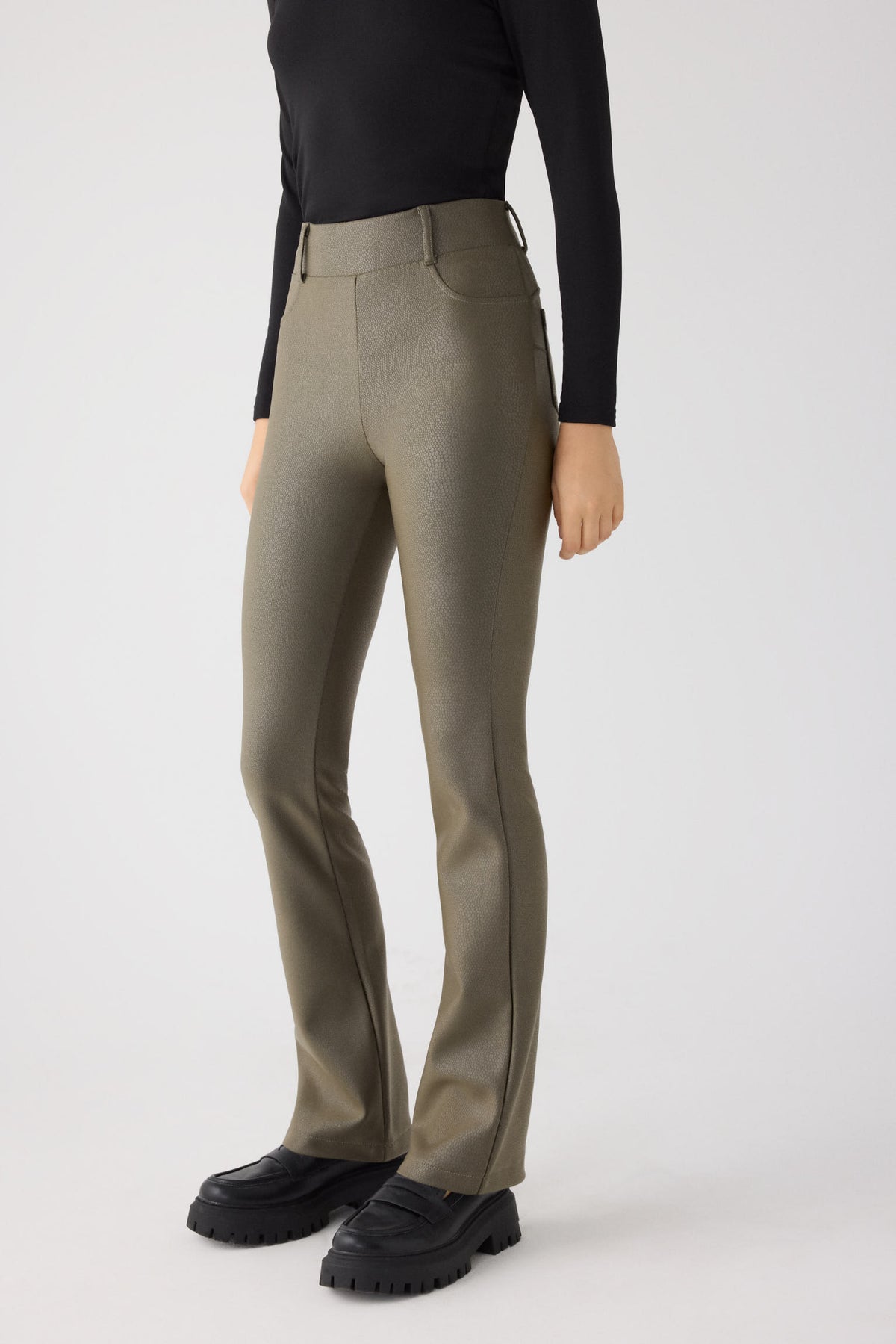 70467-olive-green-leggings-mujer-termico-acampanados-efecto-push-up-verde-oliva