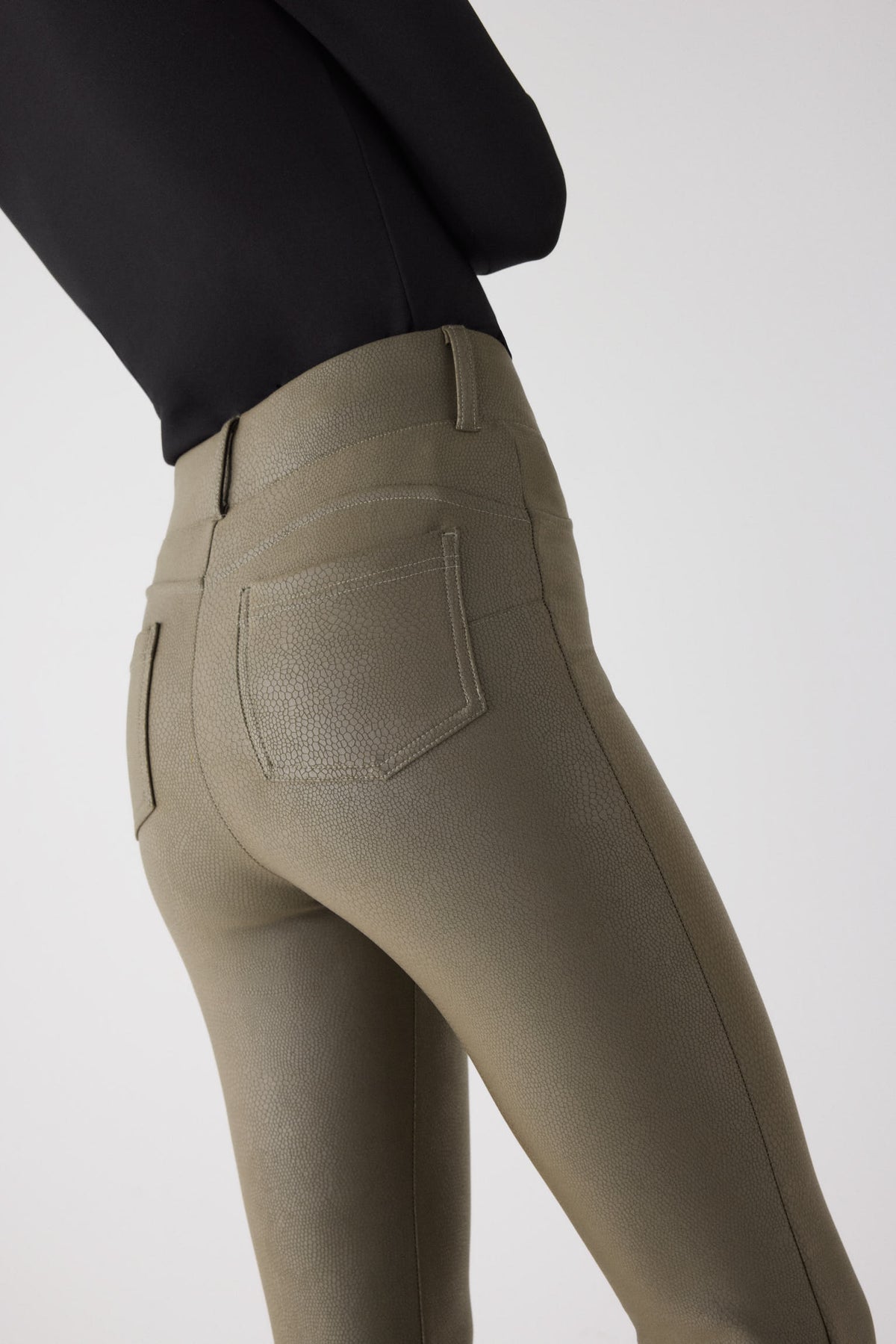 70467-olive-green-leggings-mujer-termico-acampanados-efecto-push-up-verde-oliva