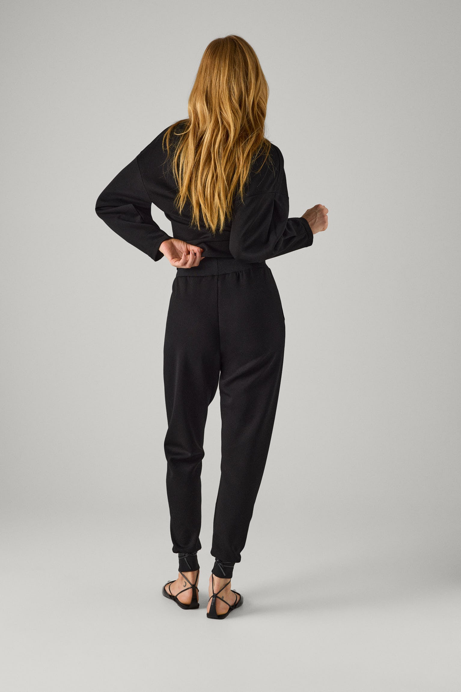 70613-3-pantalon-jogger-ysabel-mora-negro