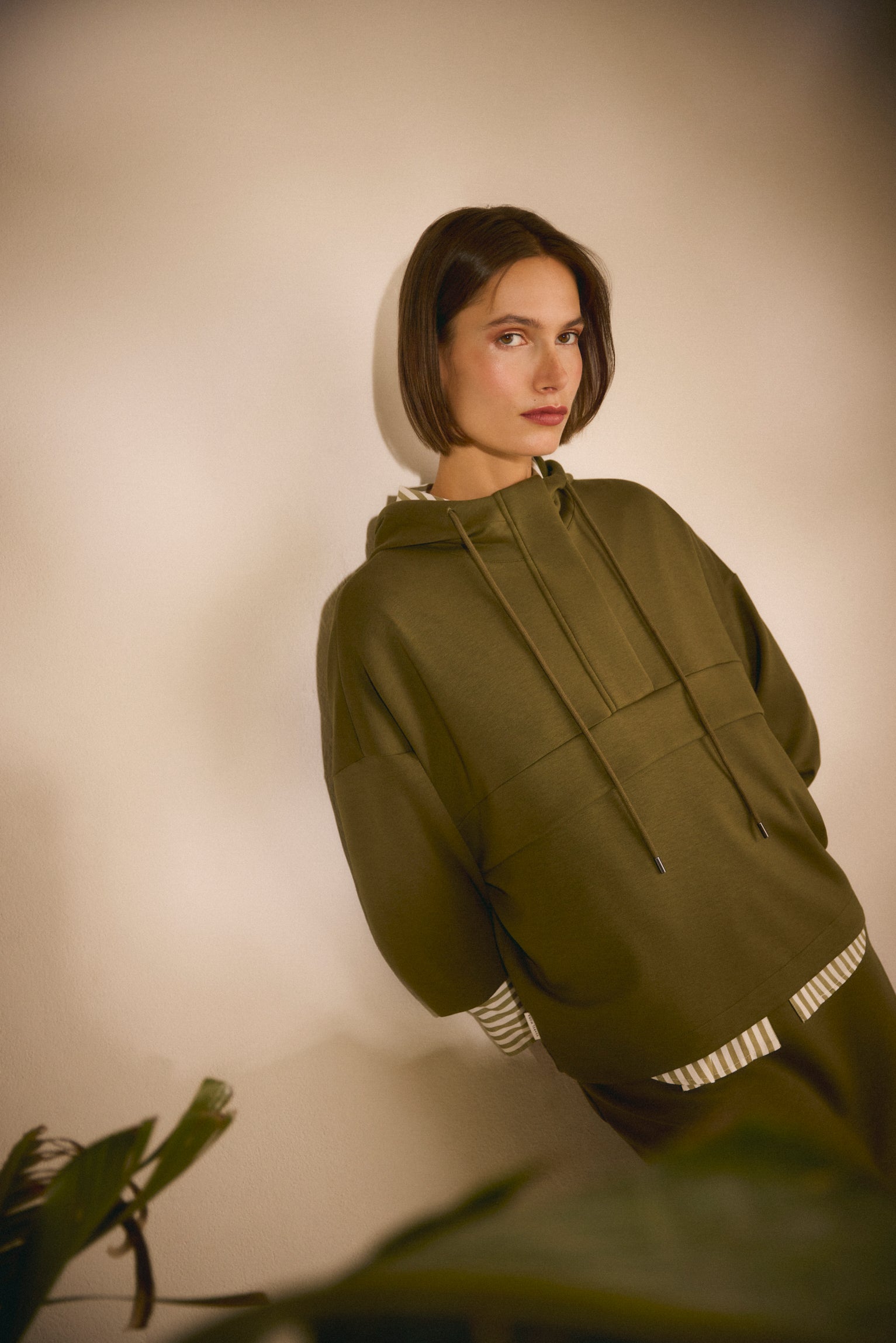 Comfy look with olive green cargo trousers @teresamora6