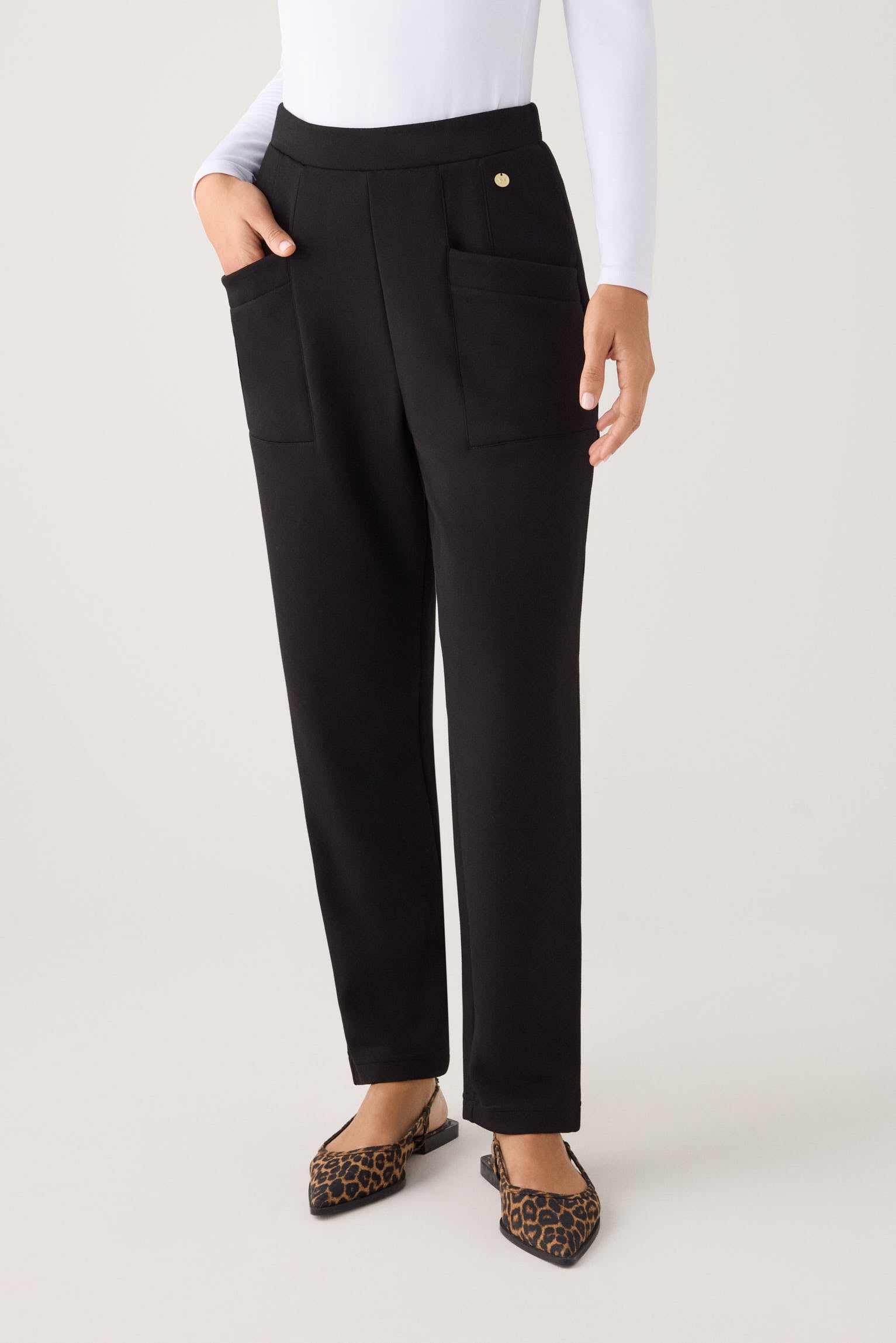 70744-black-pantalones-comodos-slim-afelpados-tiro-alto-bolsillos-negro