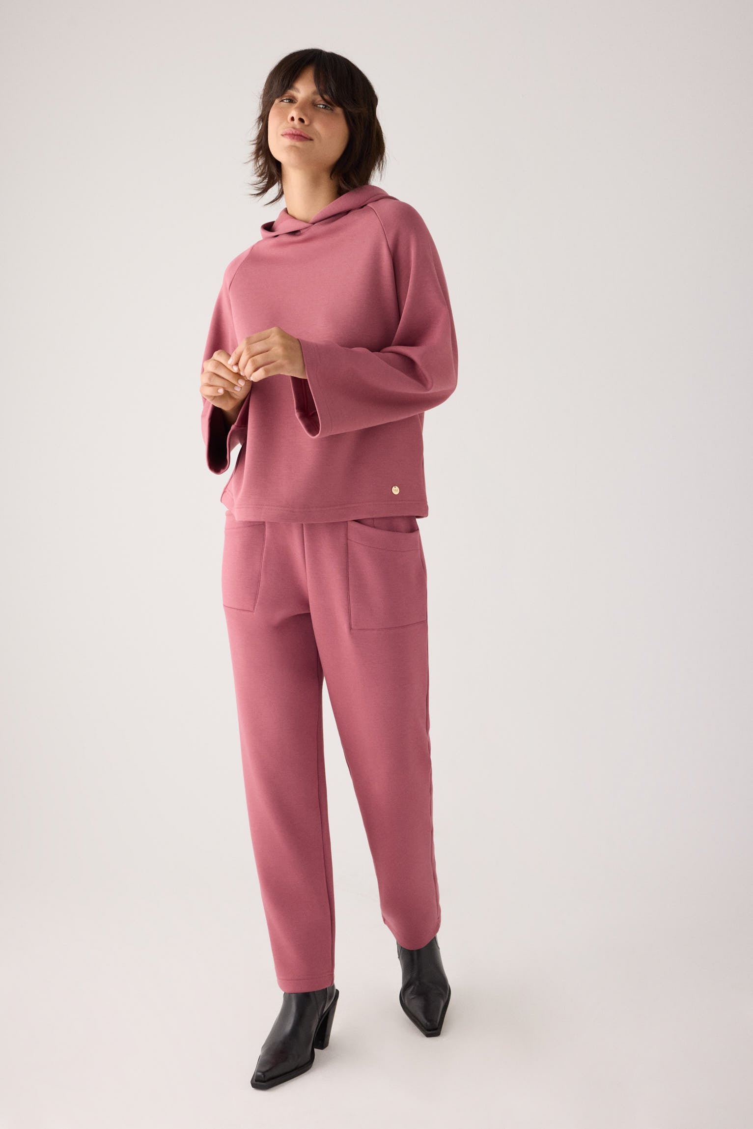 70744-nocturne-rose-pantalones-comodos-slim-afelpados-tiro-alto-bolsillos-rosa