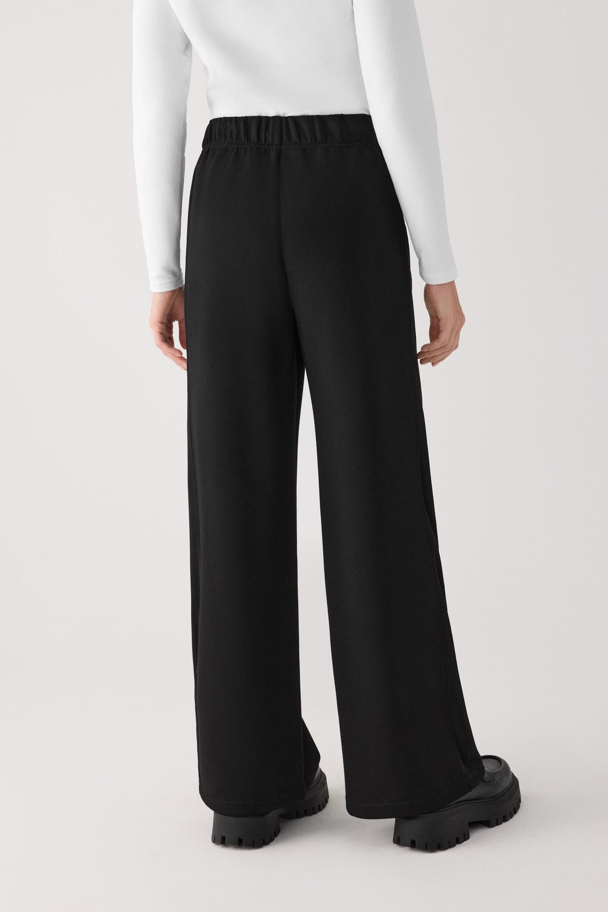 70747-black-pantalones-comodos-anchos-afelpados-tiro-alto-canale-negro