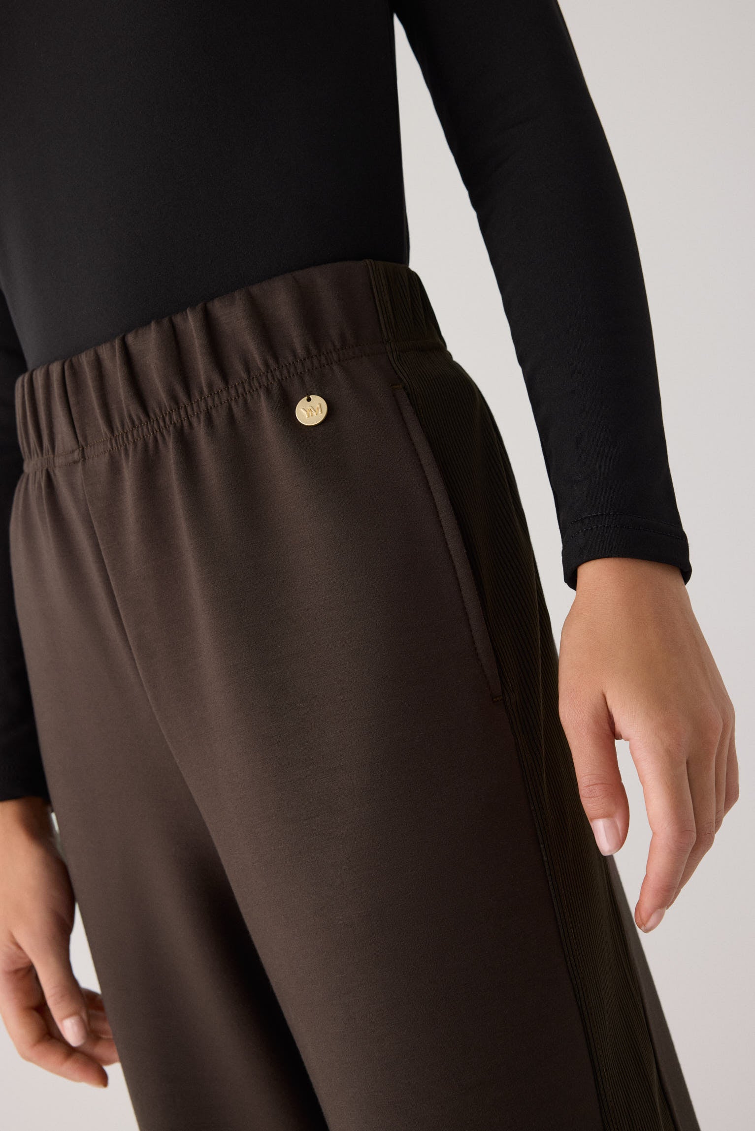 70747-dark-chocolate-pantalones-comodos-anchos-afelpados-tiro-alto-canale-marron-chocolate