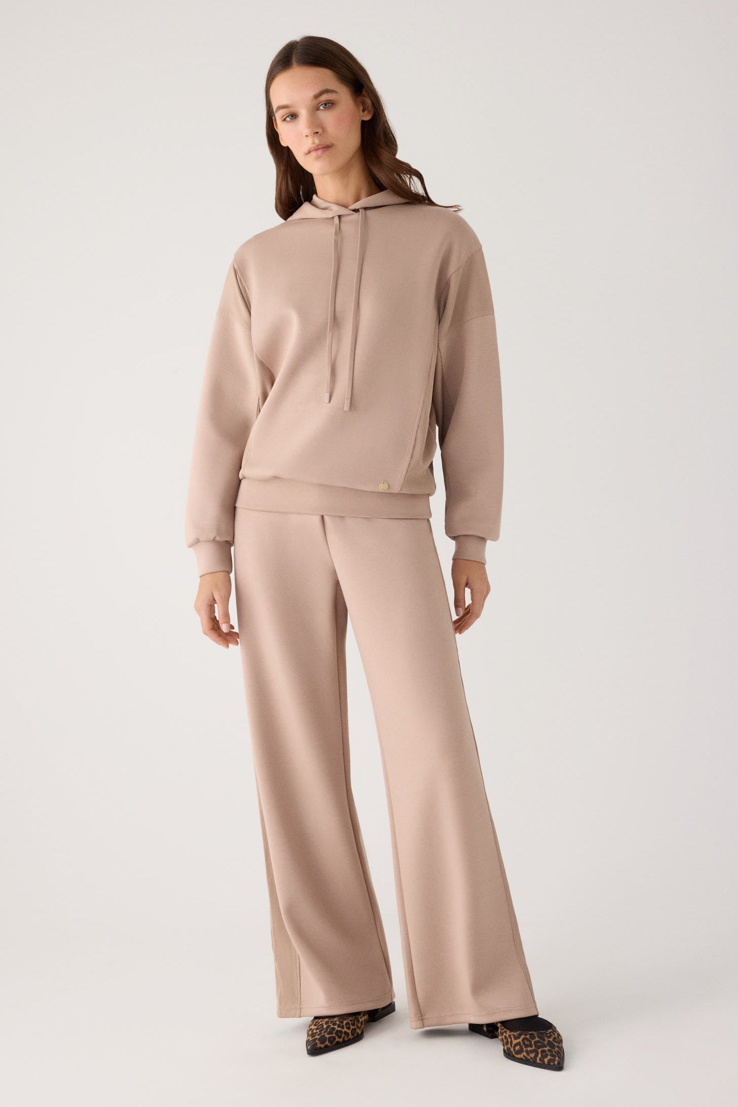 70747-taupe-pantalones-comodos-anchos-afelpados-tiro-alto-canale-beige
