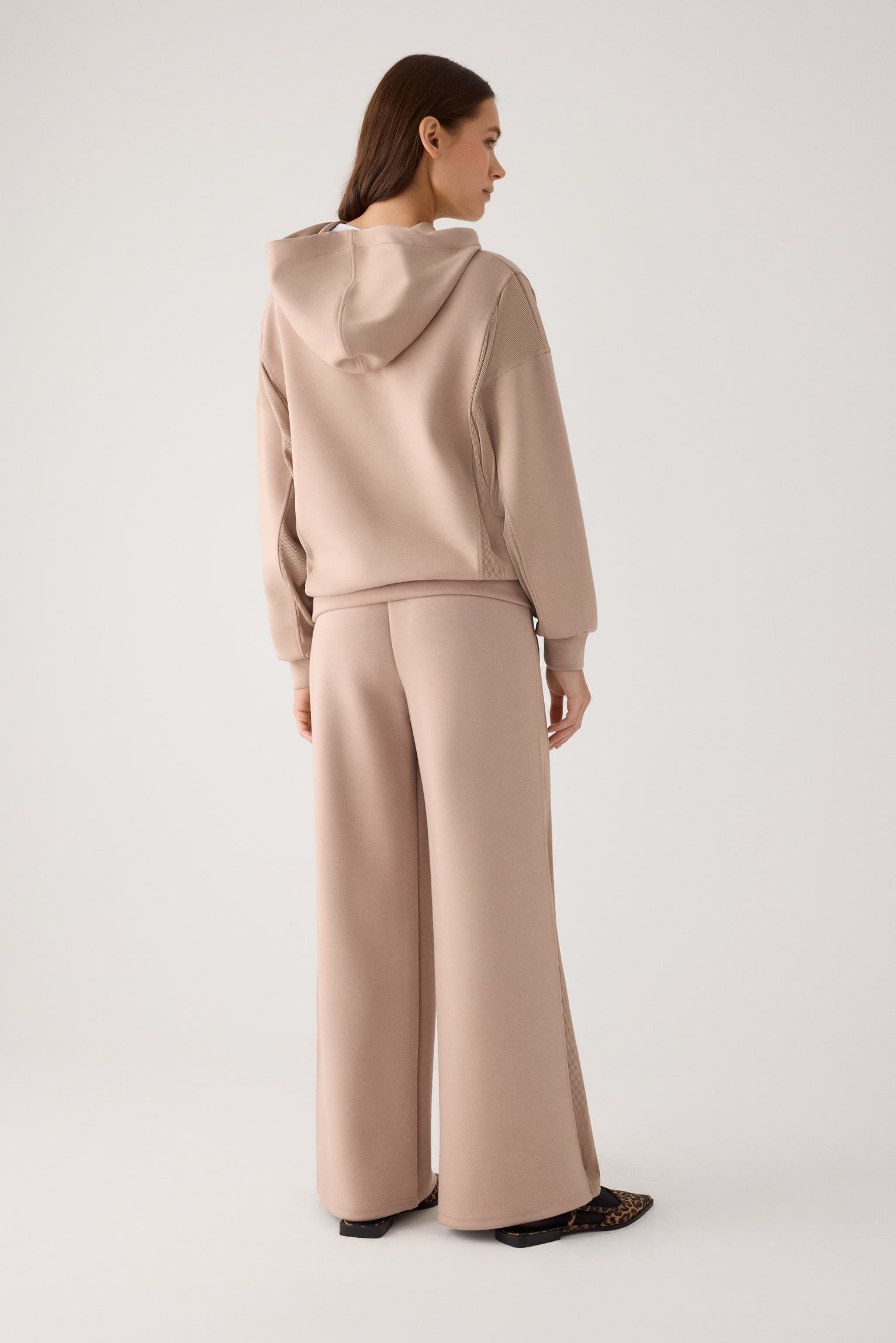 70747-taupe-pantalones-comodos-anchos-afelpados-tiro-alto-canale-beige