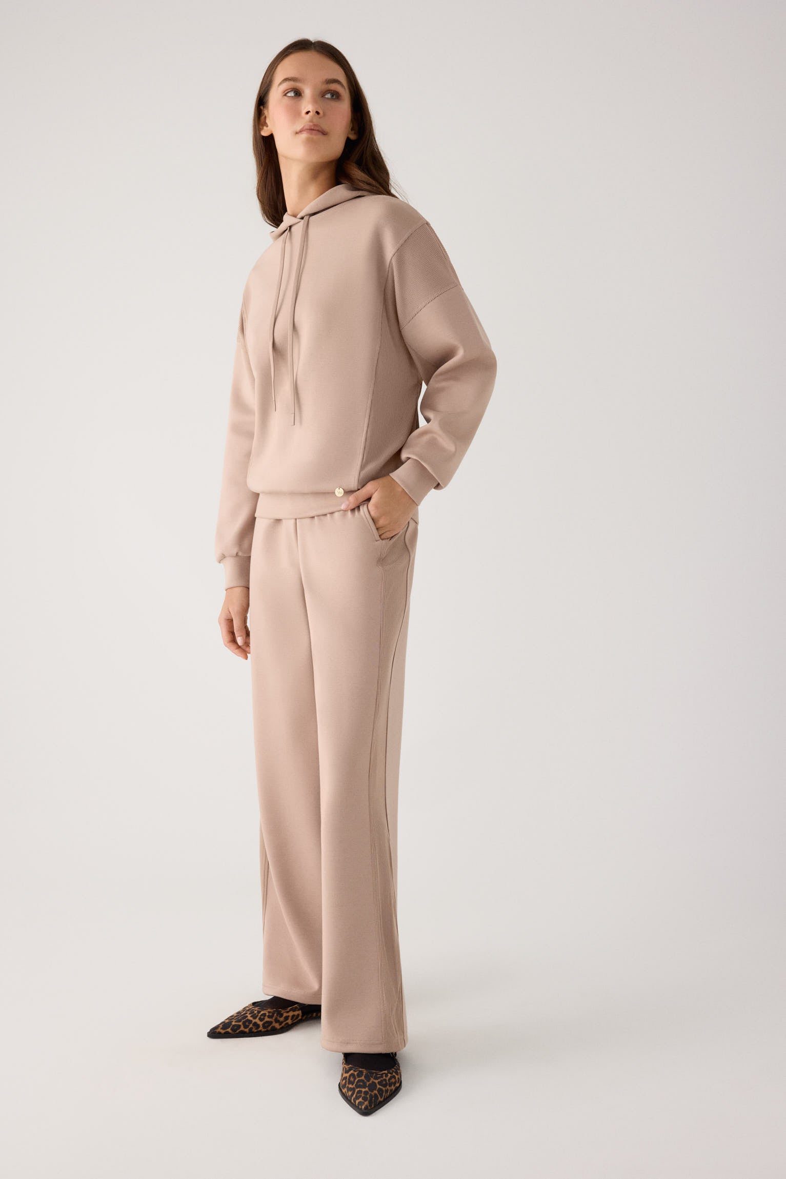 70747-taupe-pantalones-comodos-anchos-afelpados-tiro-alto-canale-beige