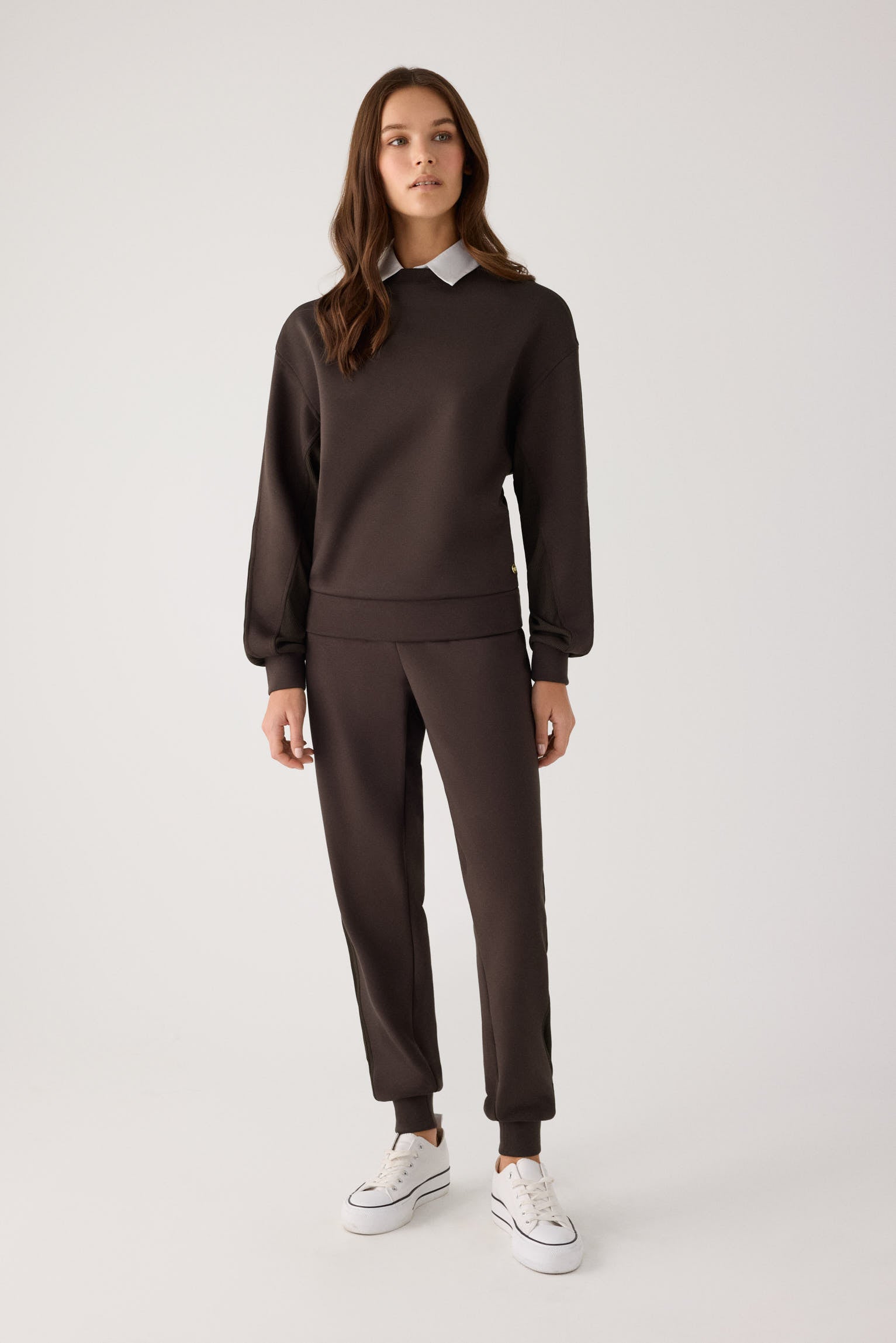 70748-dark-chocolate-pantalones-comodos-jogger-afelpados-tiro-alto-canale-marron-chocolate