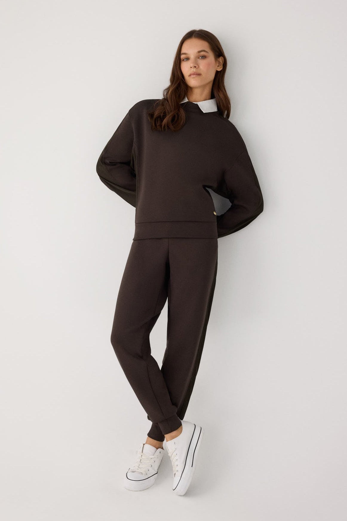 70748-dark-chocolate-pantalones-comodos-jogger-afelpados-tiro-alto-canale-marron-chocolate