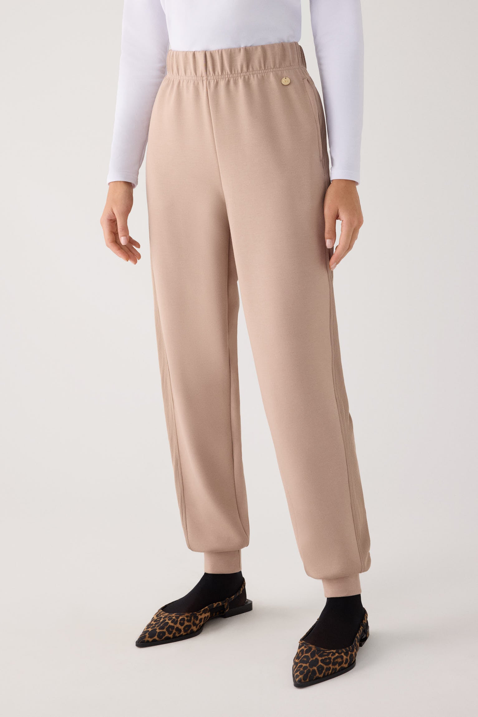 70748-taupe-pantalones-comodos-jogger-afelpados-tiro-alto-canale-beige