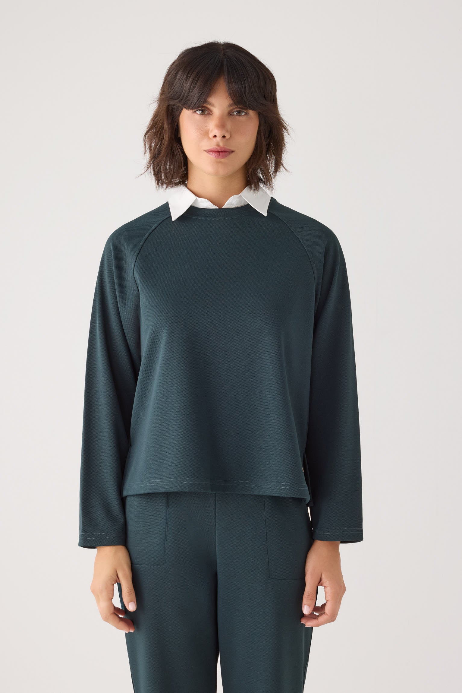 70750-ocean-blue-jersey-comodo-textura-pique-cuello-redondo-manga-raglan-verde-botella