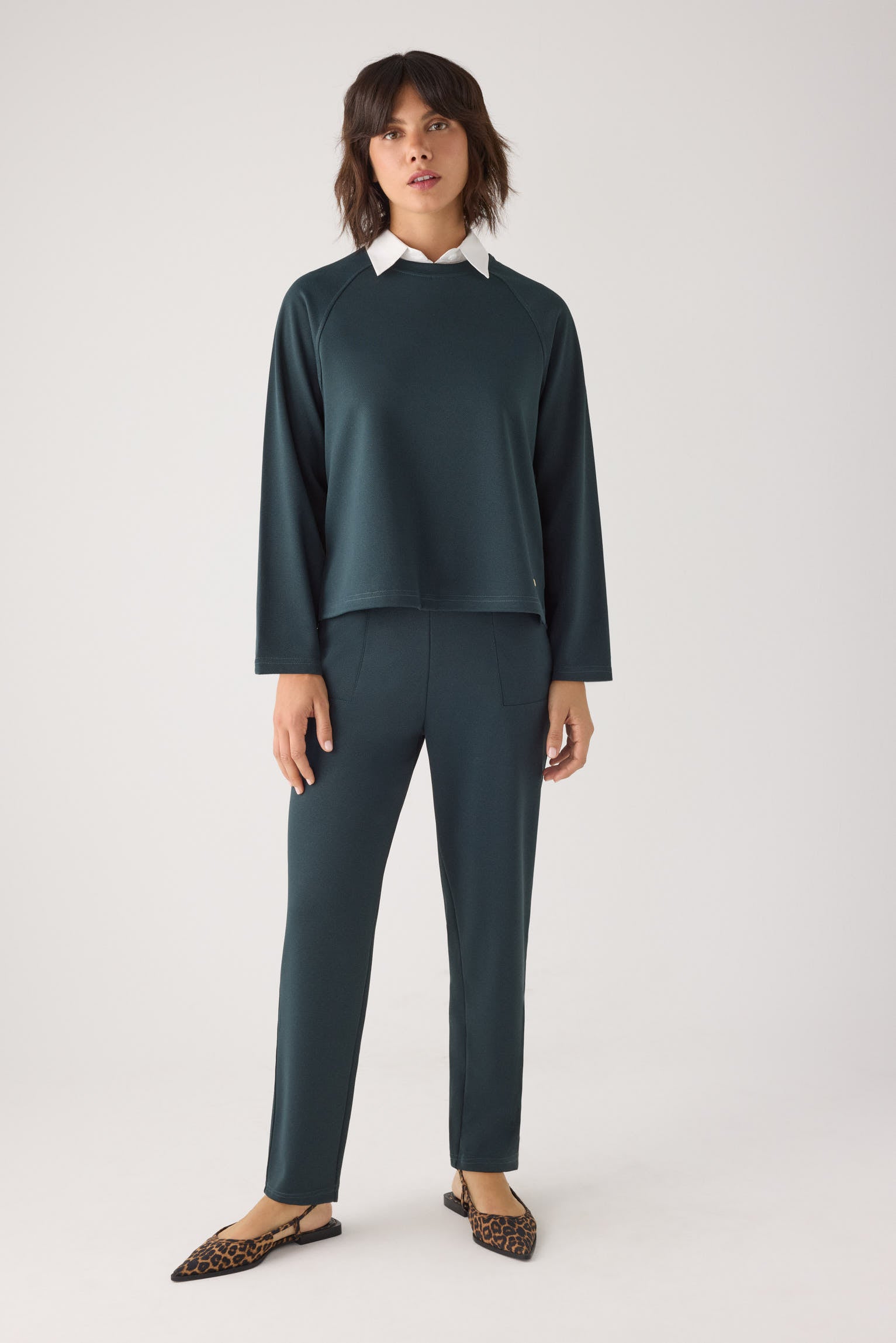 70752-ocean-blue-pantalones-comodos-slim-textura-pique-tiro-alto-verde-botella