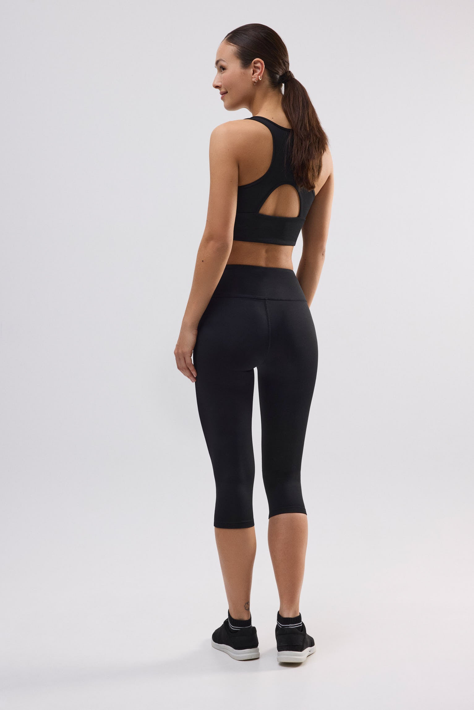 70803-2-leggings-capri-mujer-deporte-ysabel-mora-negro