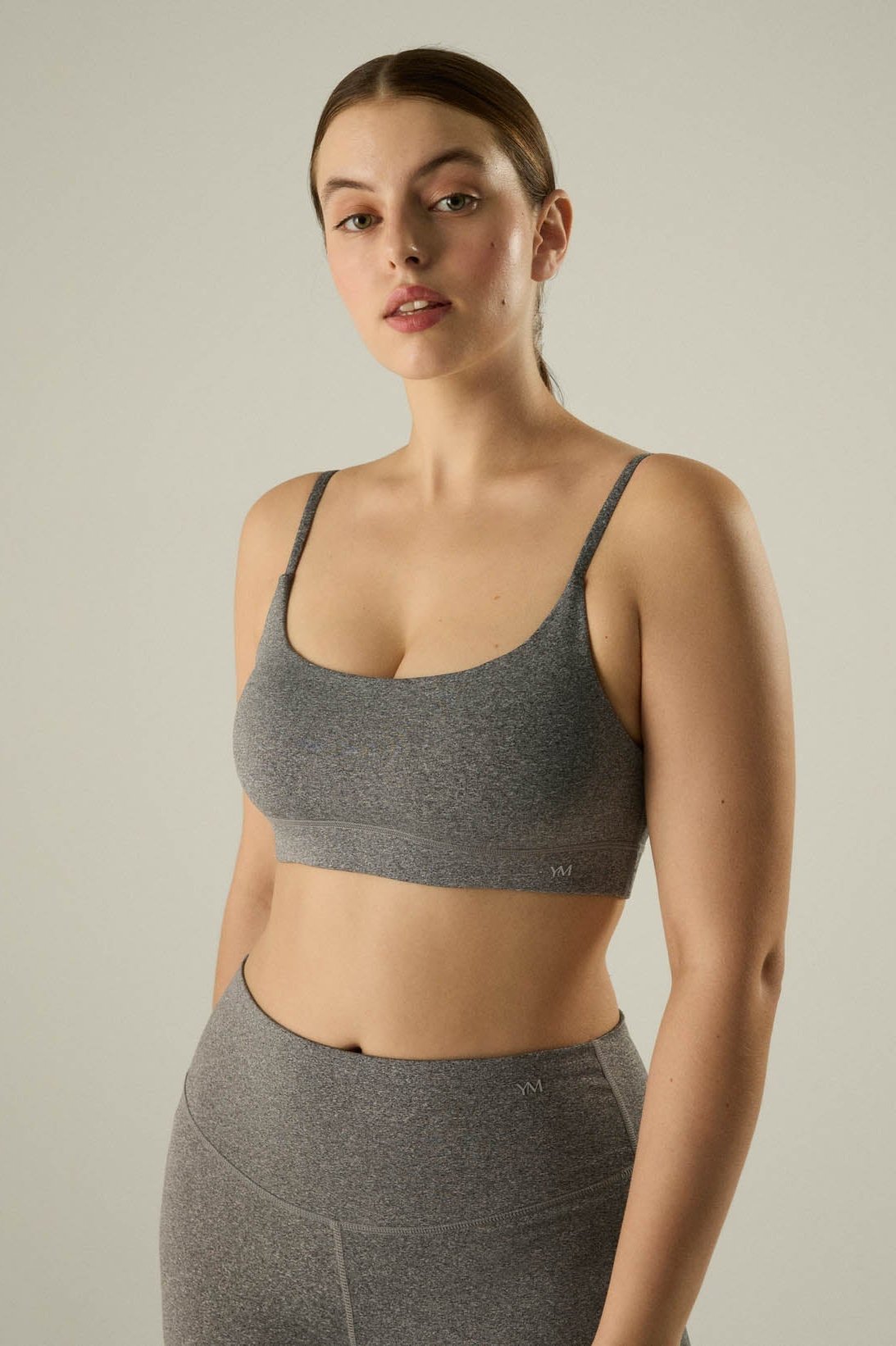 70885-5-ropa-deportiva-top-tirantes-mujer-ysabel-mora - Gris