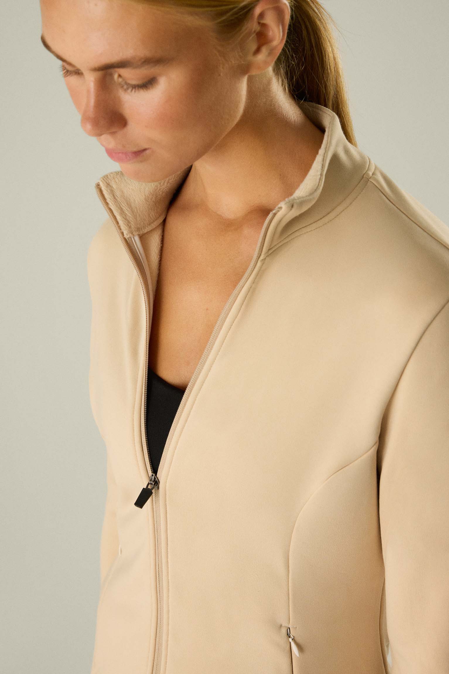 70889-9-ropa-deportiva-chaqueta-mujer-ysabel-mora - Beige