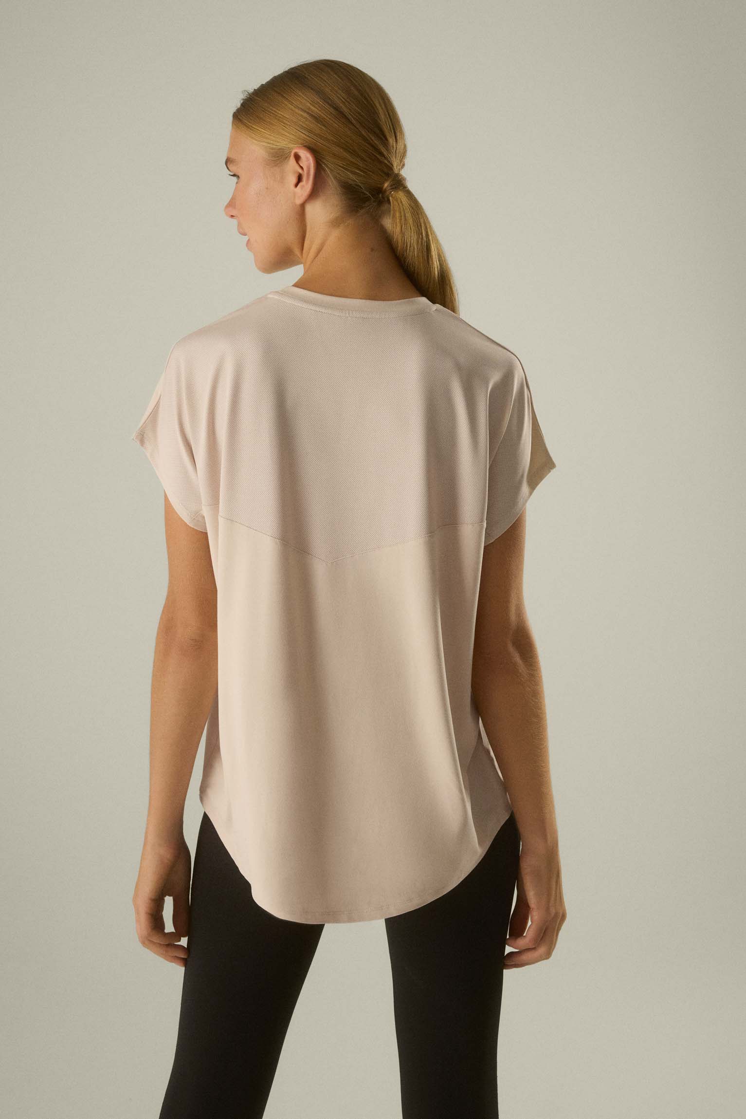 70899-7-ropa-deportiva-camiseta-mujer-ysabel-mora - Beige