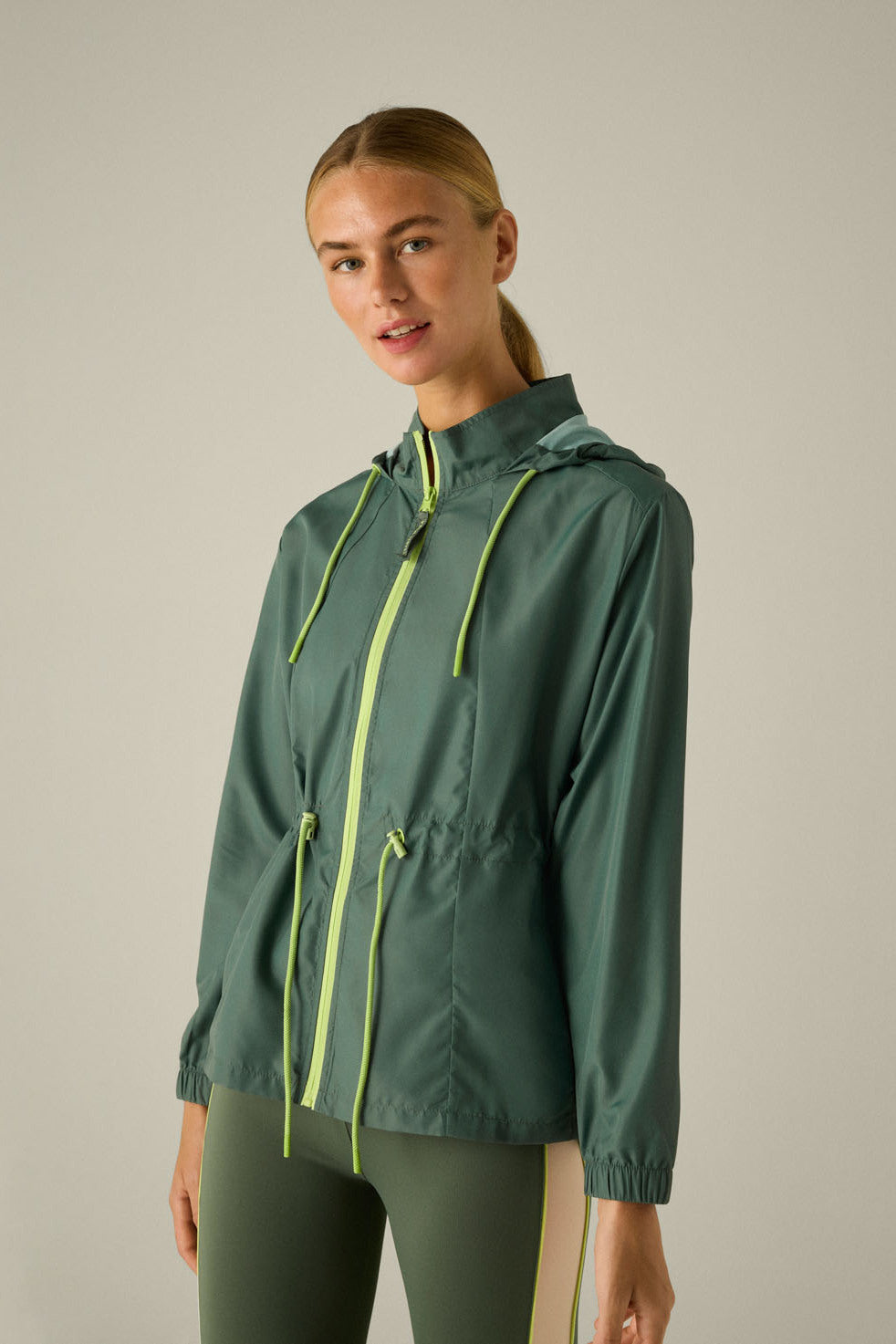 70900-3-ropa-deportiva-chaqueta-mujer-ysabel-mora - Verde