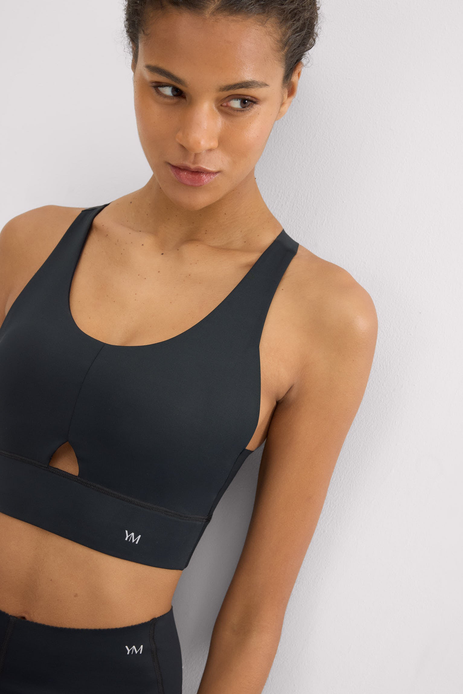 Compressive sports bra opening detail medium support black