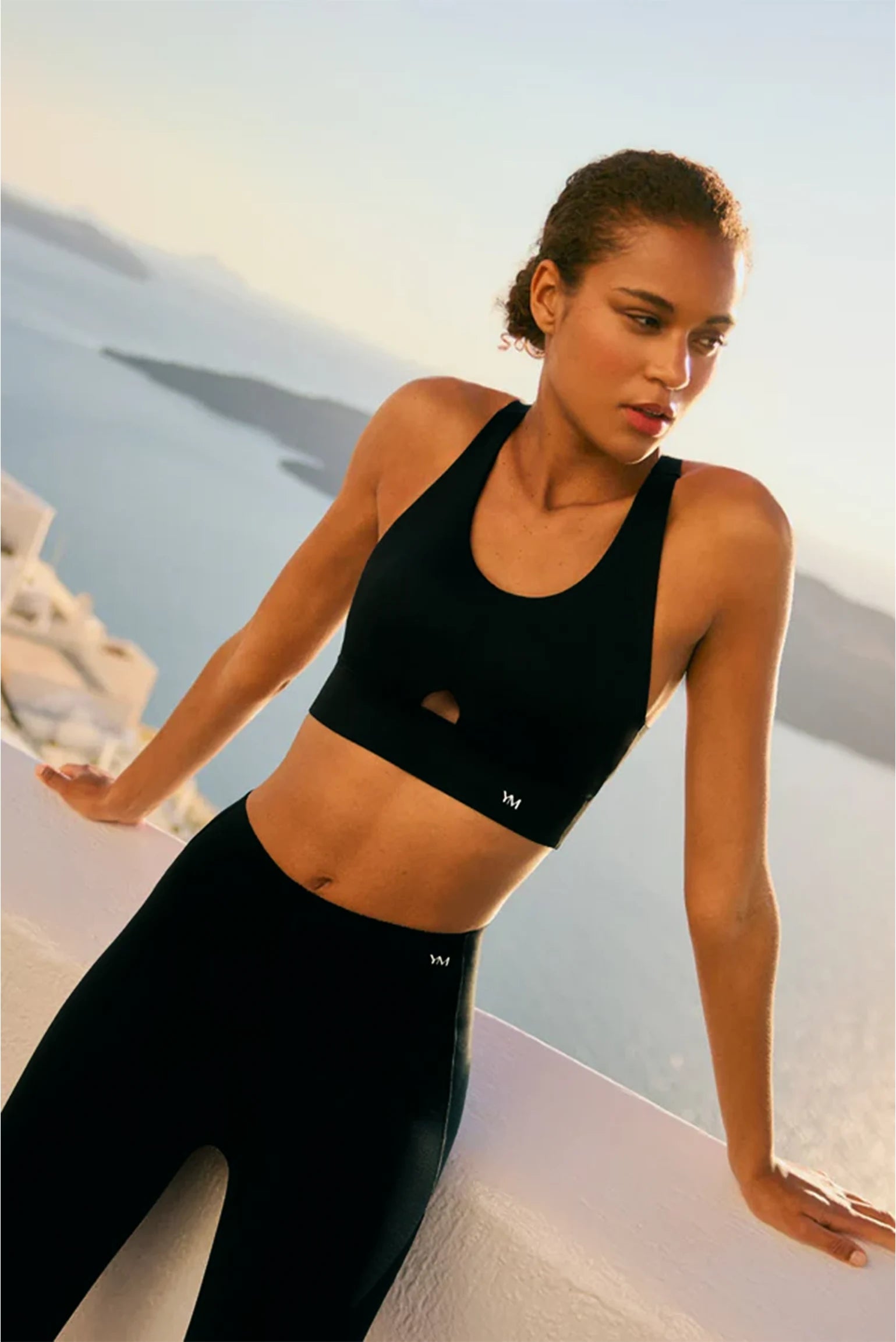 Compressive sports bra opening detail medium support black