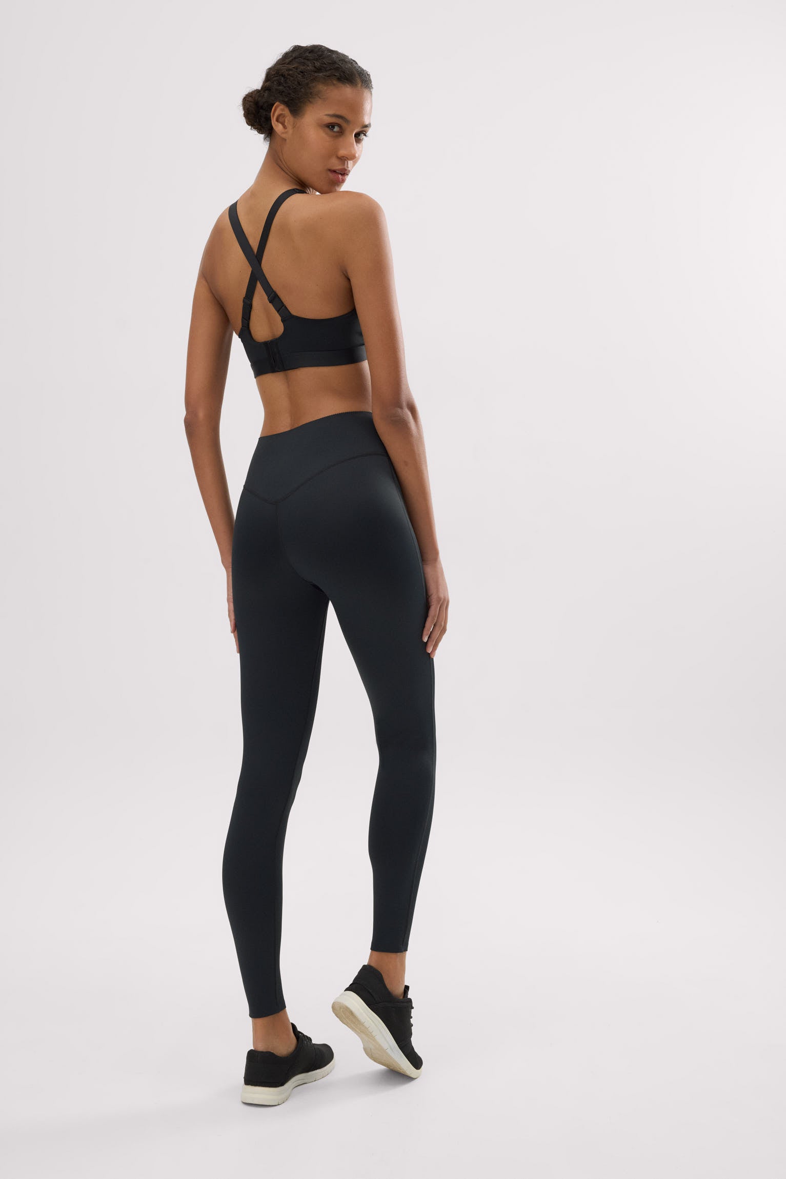 Compressive push-up sports leggings black