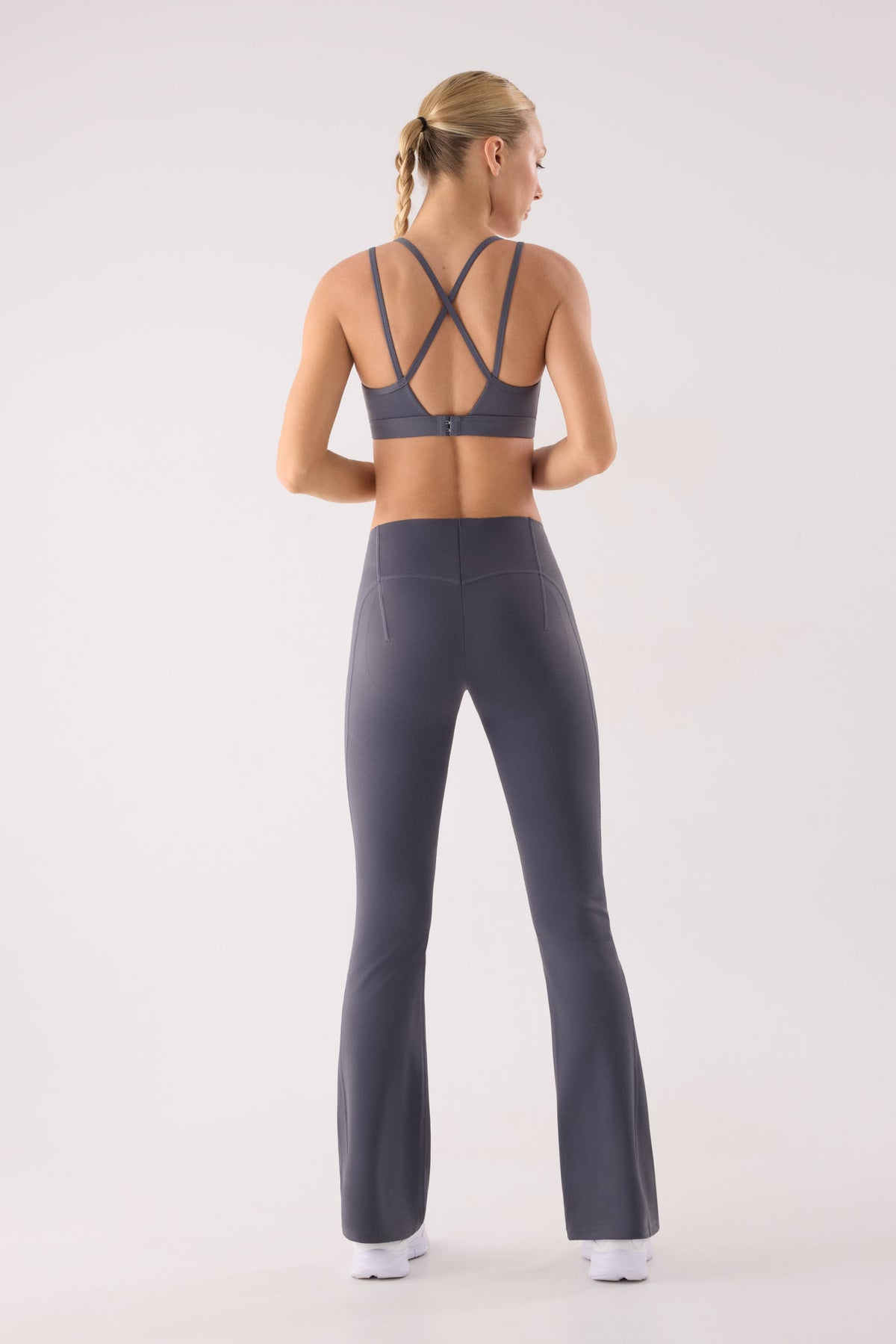 leggings deportivos compressive acampanados tiro alto compressive vista en movimiento para entrenamientos tejido moldeador con control abdominal corte láser