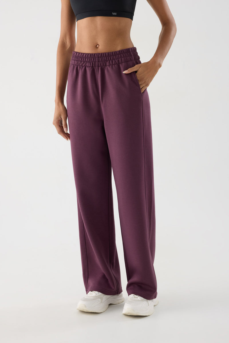 pantalón deportivo mujer Slowloom en granate cherry lacquer vista principal en look deportivo tejido suave para conjunto comfy