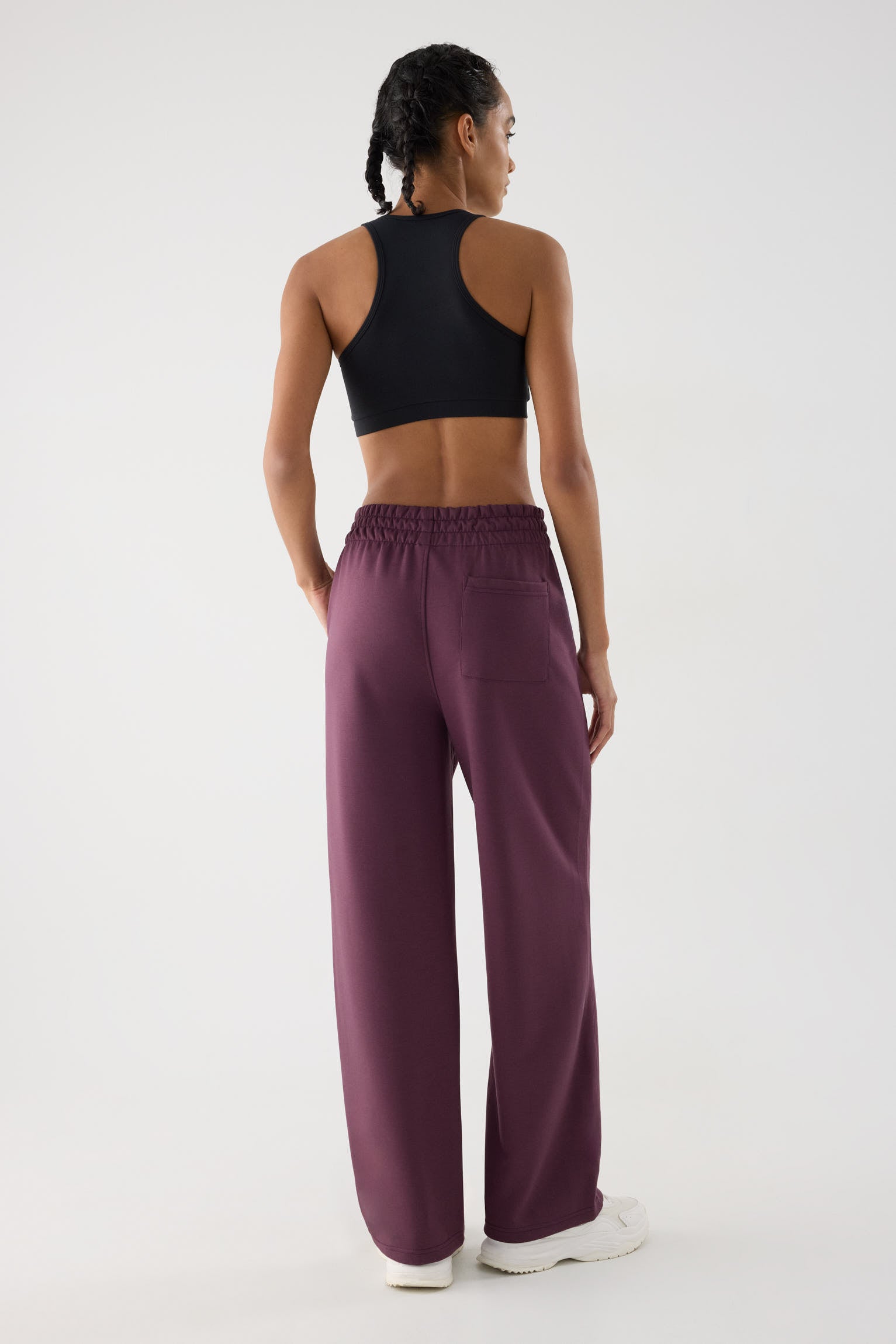 pantalón deportivo mujer Slowloom en granate cherry lacquer vista en movimiento para entrenamientos tejido suave para conjunto comfy
