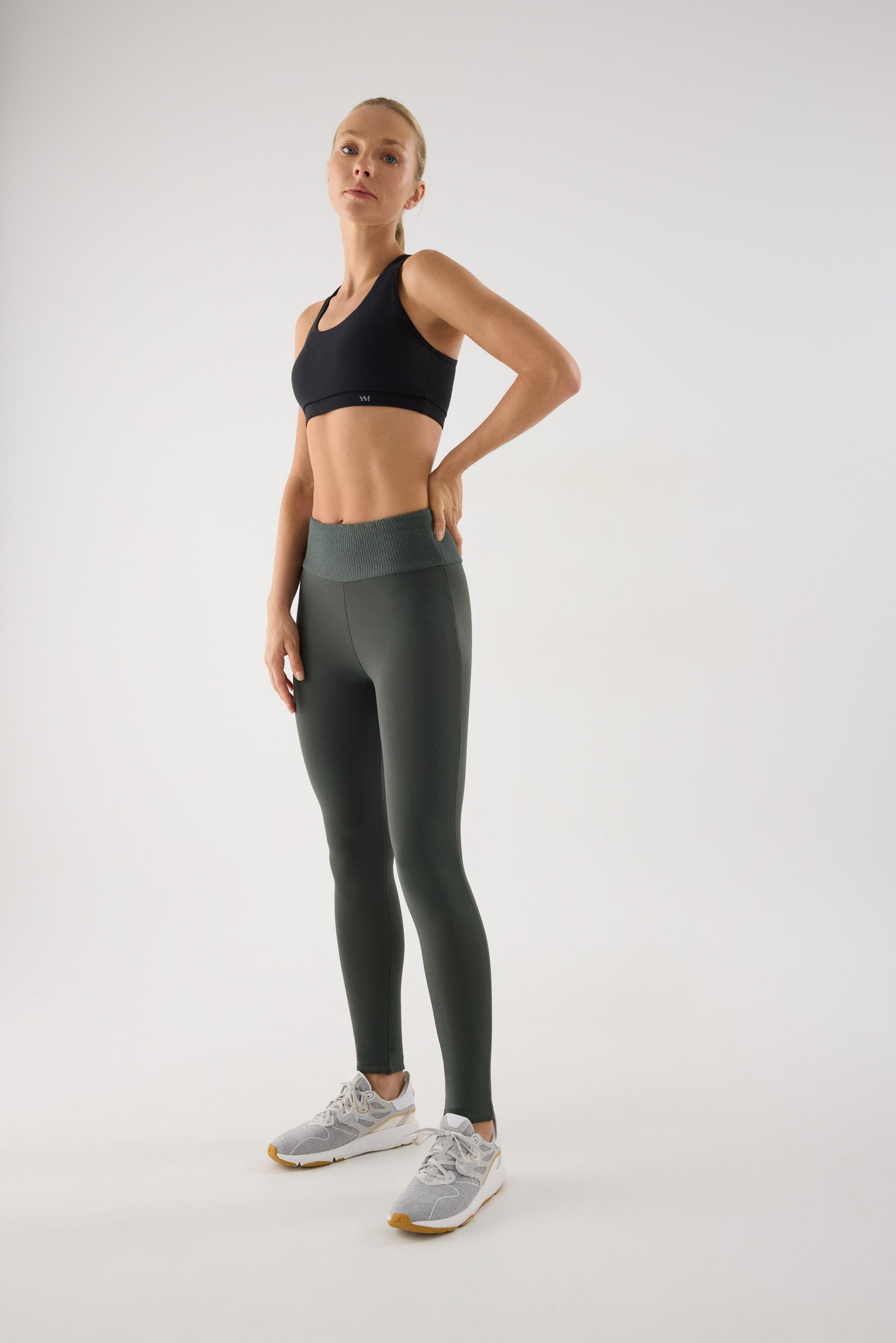 leggings deportivos térmicos pitillo tiro alto termicos oscuro detalle ajuste silueta calidad ultra termicos para entrenar con frío
