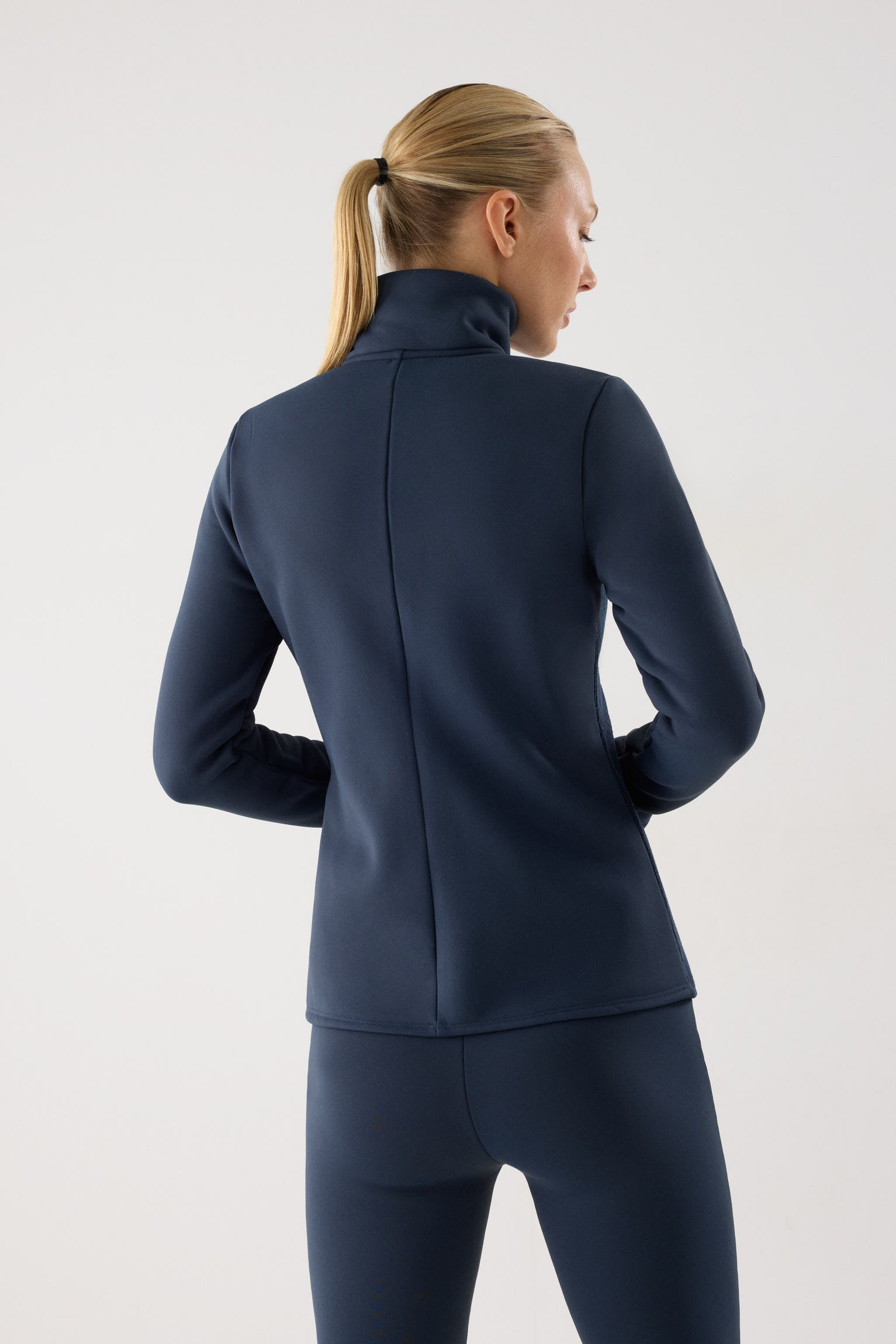 chaqueta deportiva térmica termicos en azul noche vista en movimiento para entrenamientos calidad ultra termicos para exterior entrenamiento