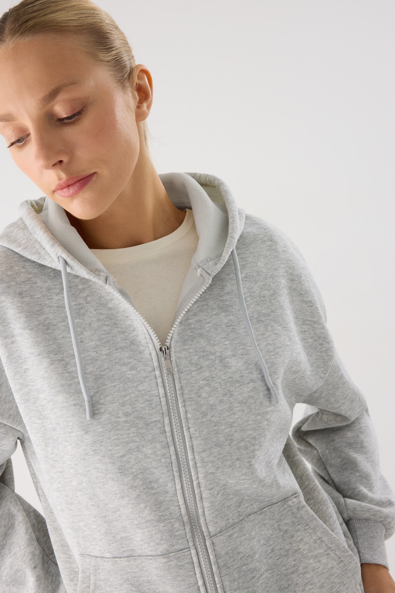 chándal deportivo mujer Slowloom en gris melange detalle ajuste silueta tejido cálido family match imagen 045