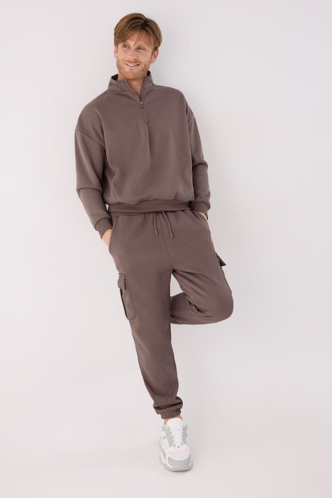 PRE-ORDER Men's brown fleece cargo joggers with adjustable waist