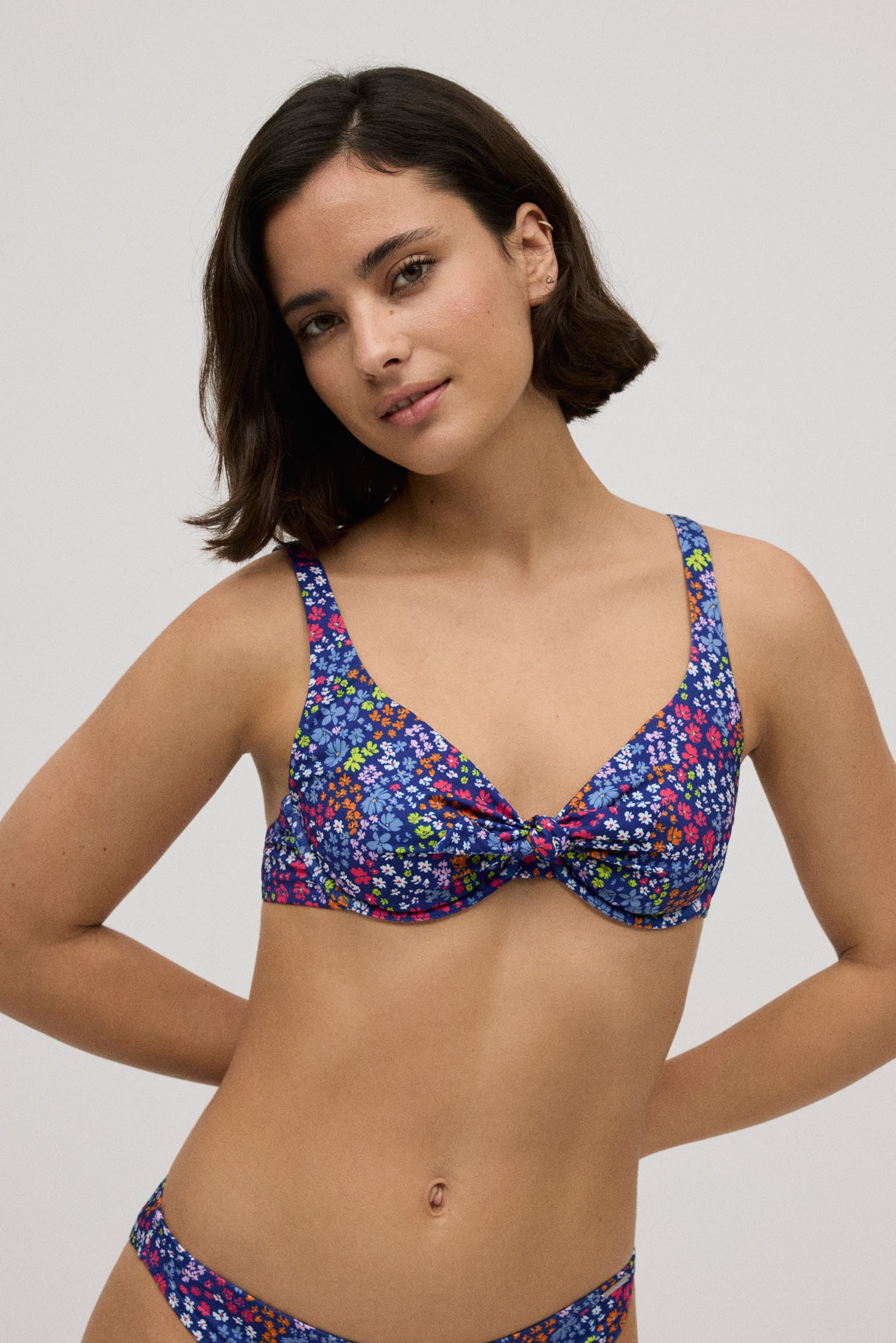 82836-1-top-con-aro-uphoria-estampado-flores-mujer-ysabel-mora-multicolor