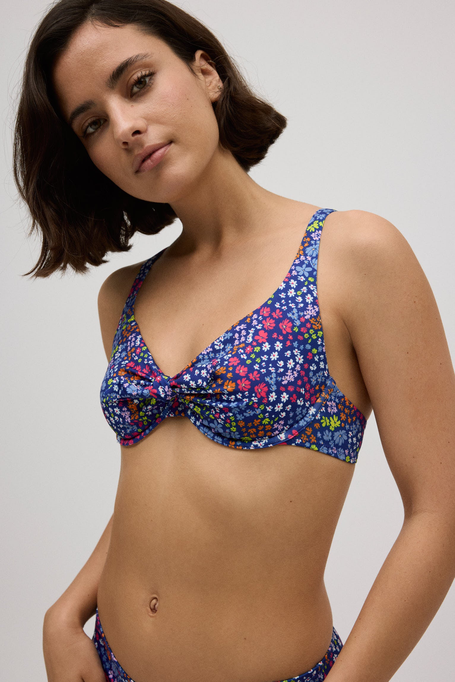 82836-3-top-con-aro-uphoria-estampado-flores-mujer-ysabel-mora-multicolor