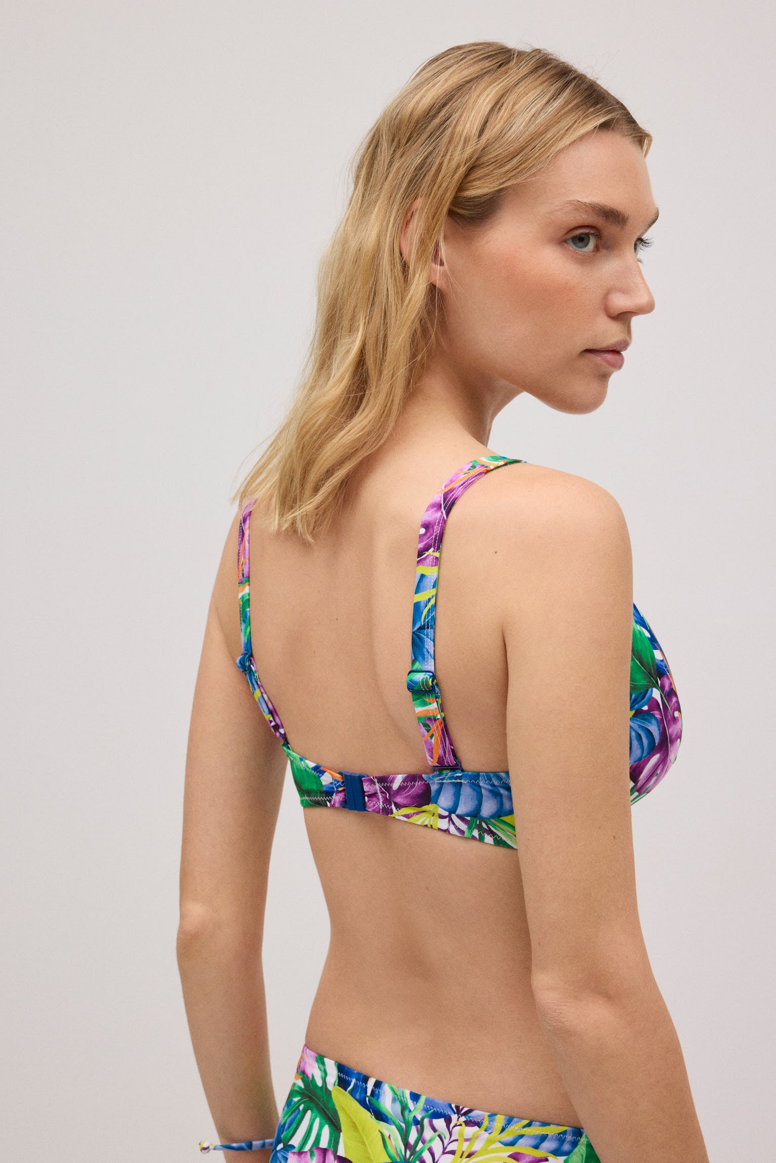 83017-2-top-aro-relleno-bikini-estampado-tropical-mujer-ysabel-mora-multicolor