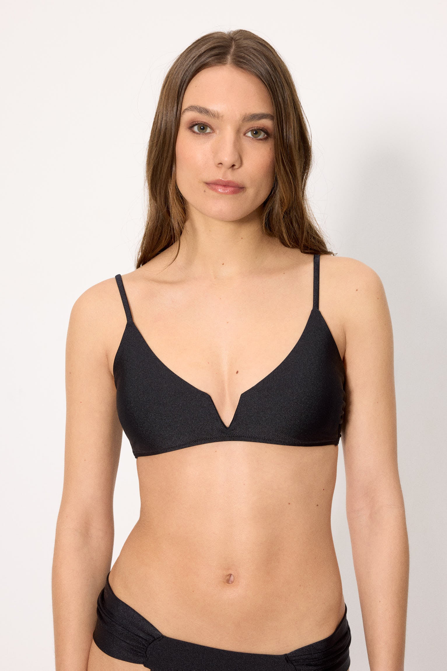 83269-negro-top-bikini-mujer-triangulo-con-brillo-negro-copa-b--ysabel-mora