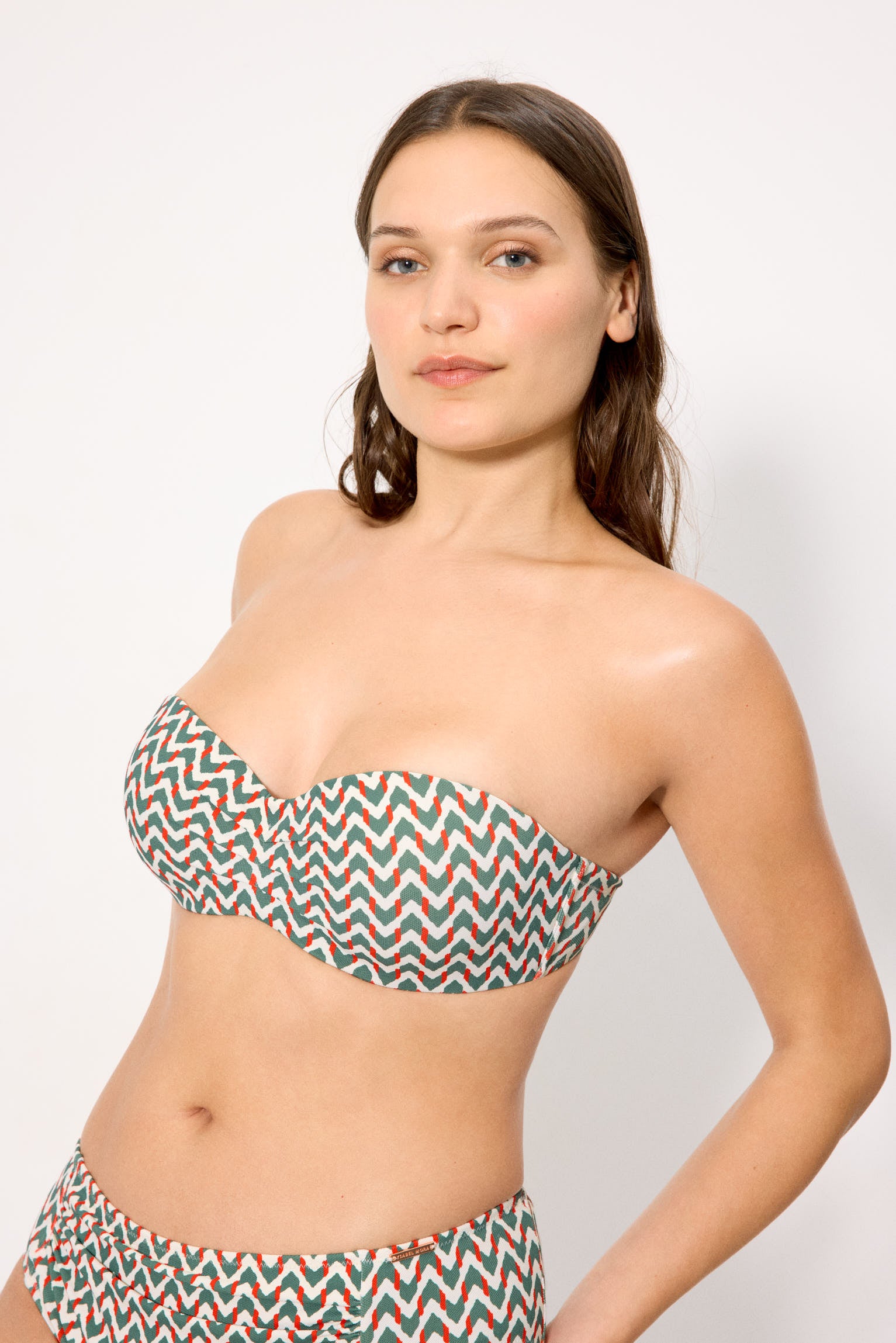 83324-ikat-green-top-bikini-mujer-bandeau-micropique-estampado-verde-botella-copas-c-y-d--ysabel-mora