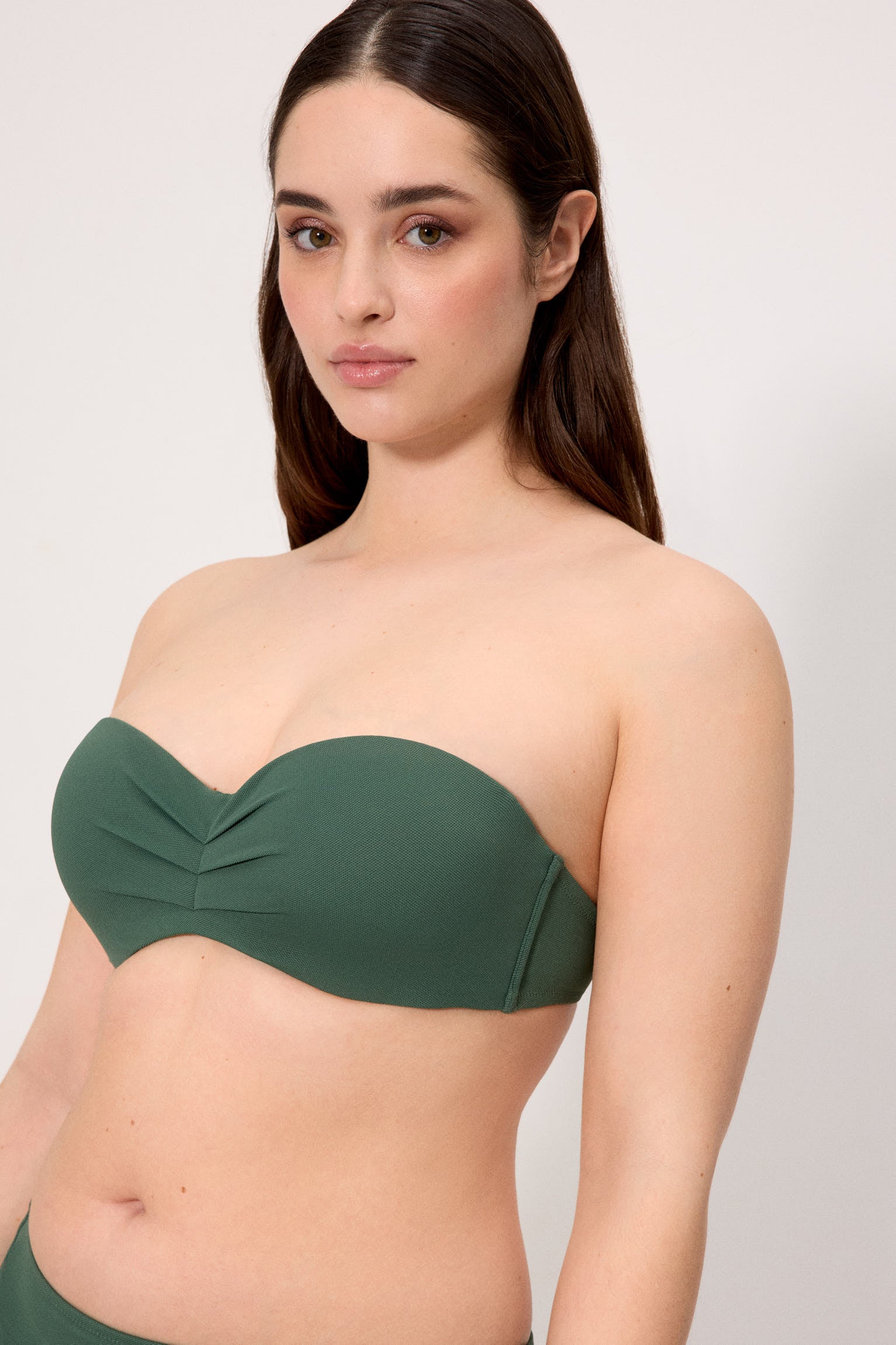 83326-wild-green-top-bikini-mujer-bandeau-micropique-verde-botella-copa-c--ysabel-mora