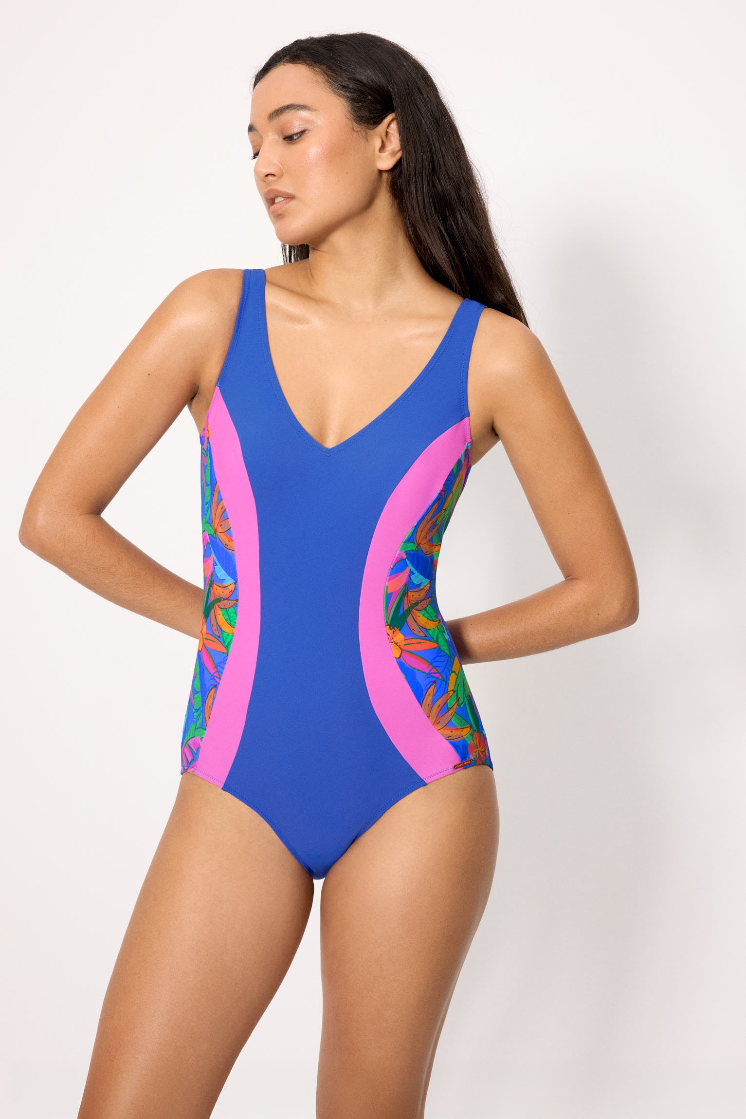 Tropical print slimming swimsuit, cup B
