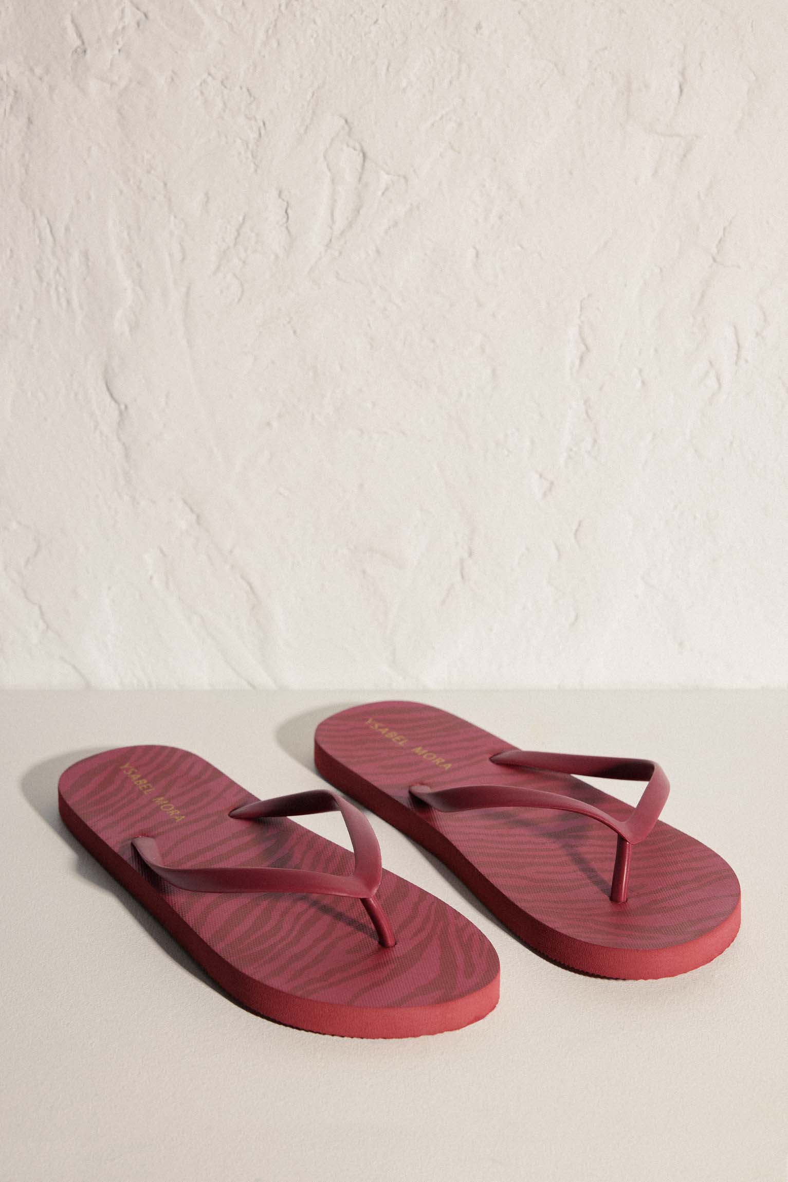 Flat beach flip flops with red animal print