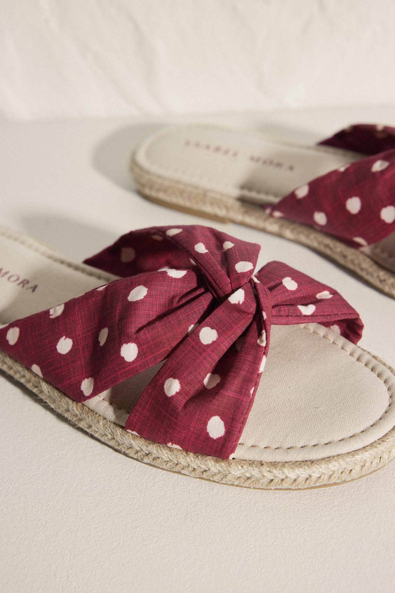 Polka dot print flat sandals with maroon comfort insole