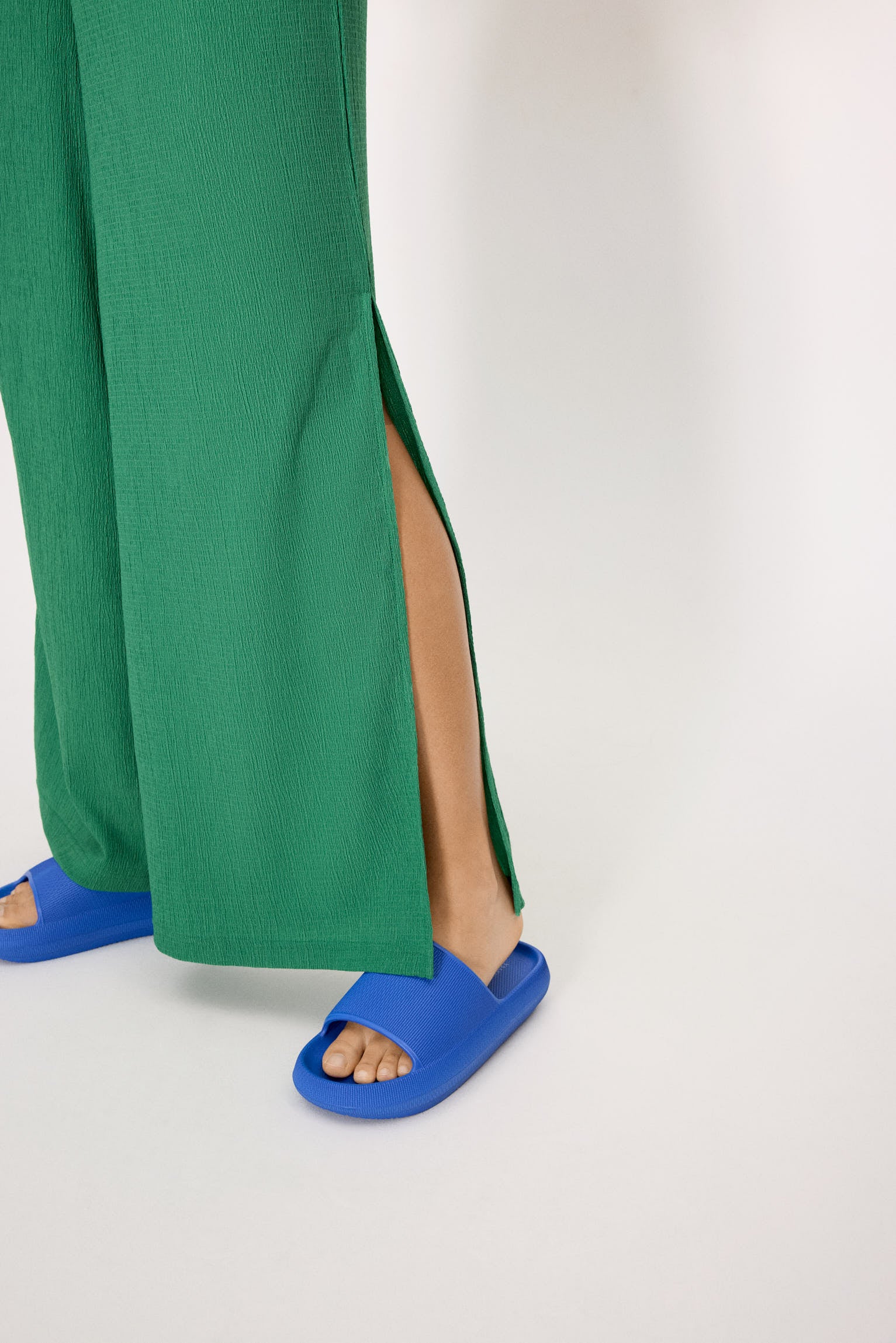 86223-pantalon-largo-ligero-verde