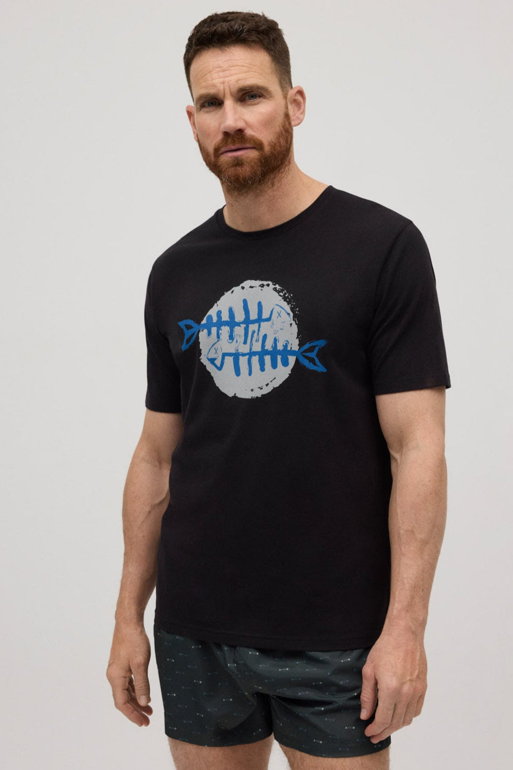 90508-camiseta-manga-corta-estampada-raspas-negro-006