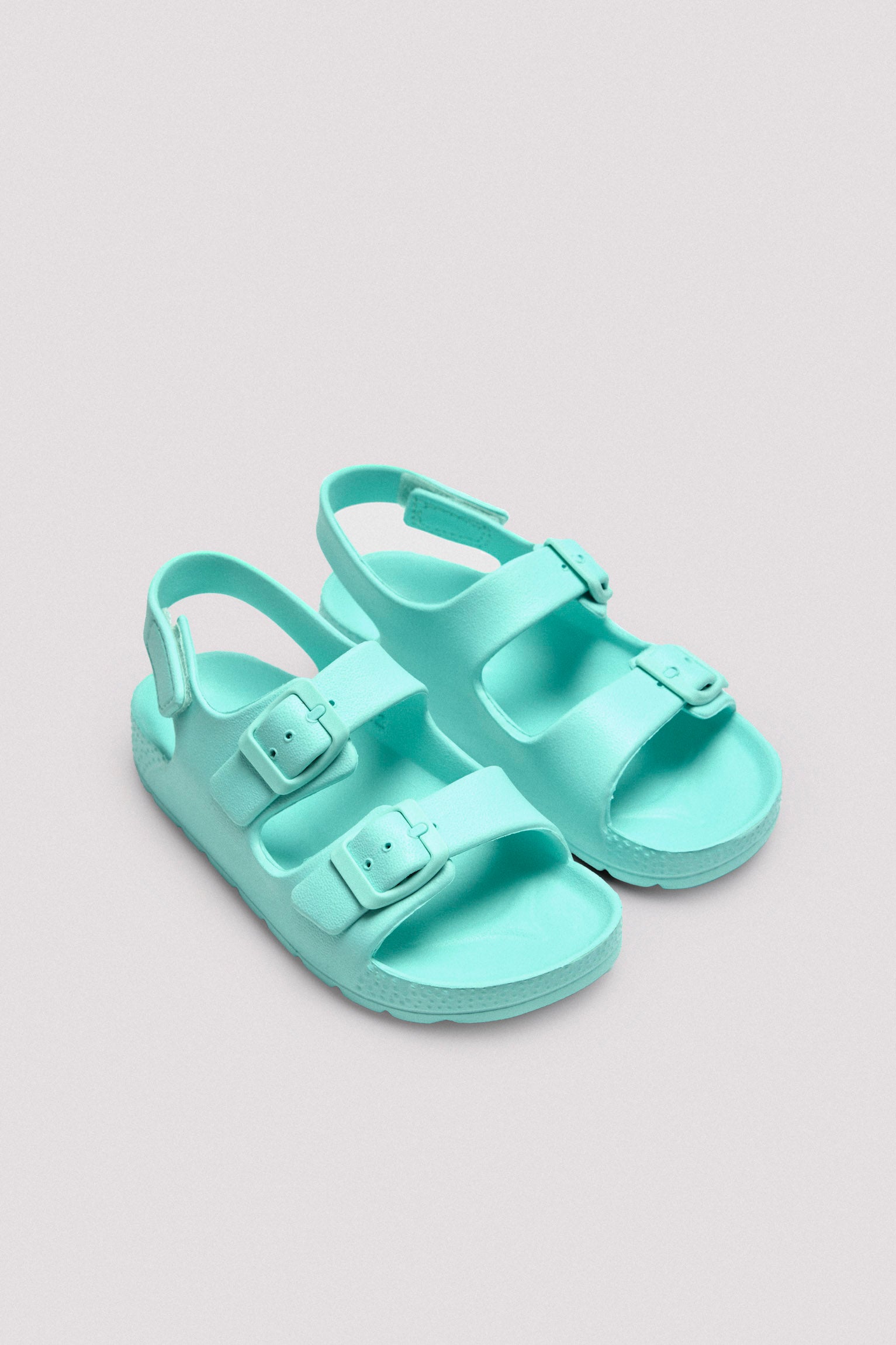 Green children's sandals with adjustable buckles