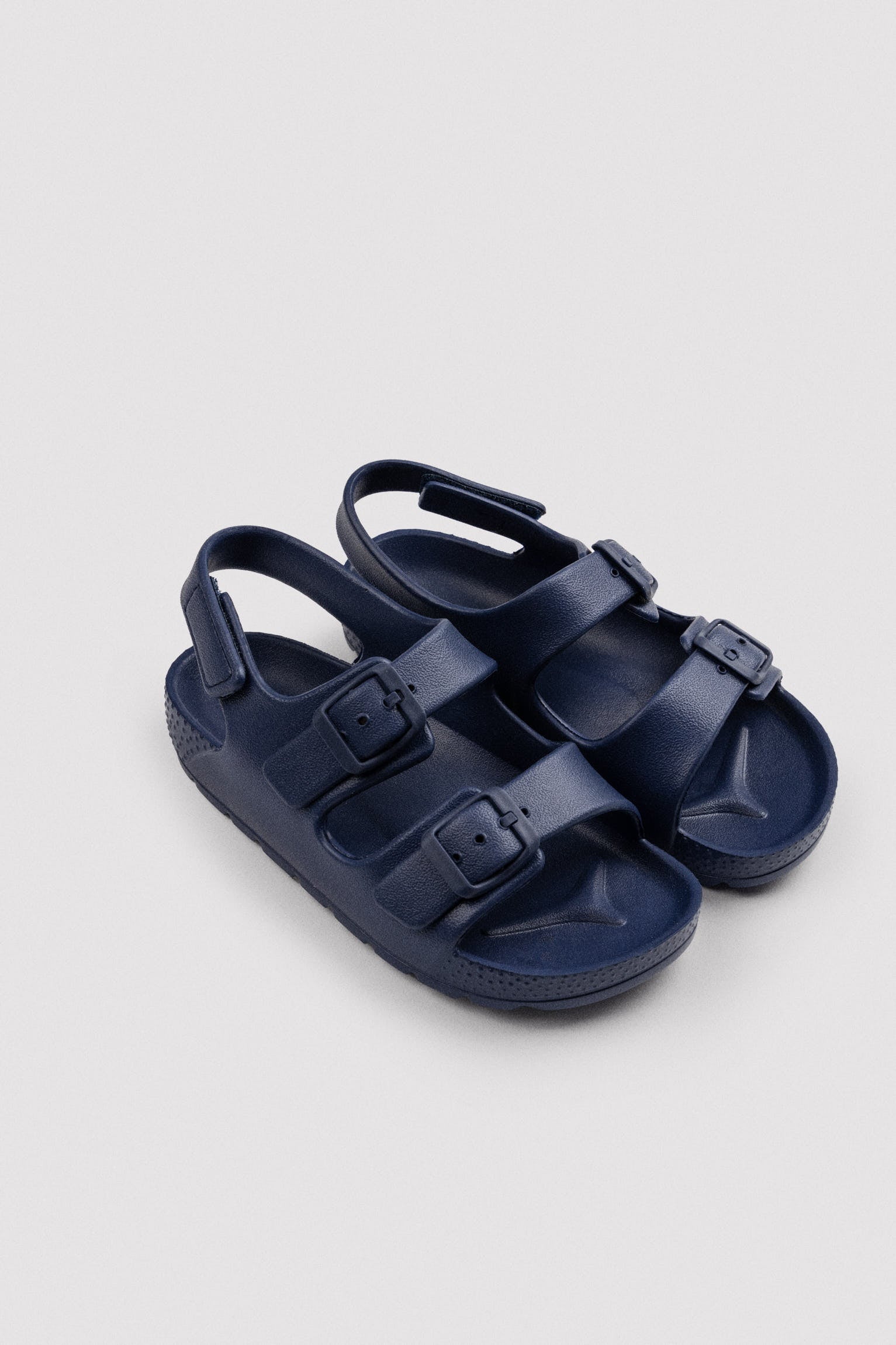 Children's flip-flops with adjustable buckles and navy velcro