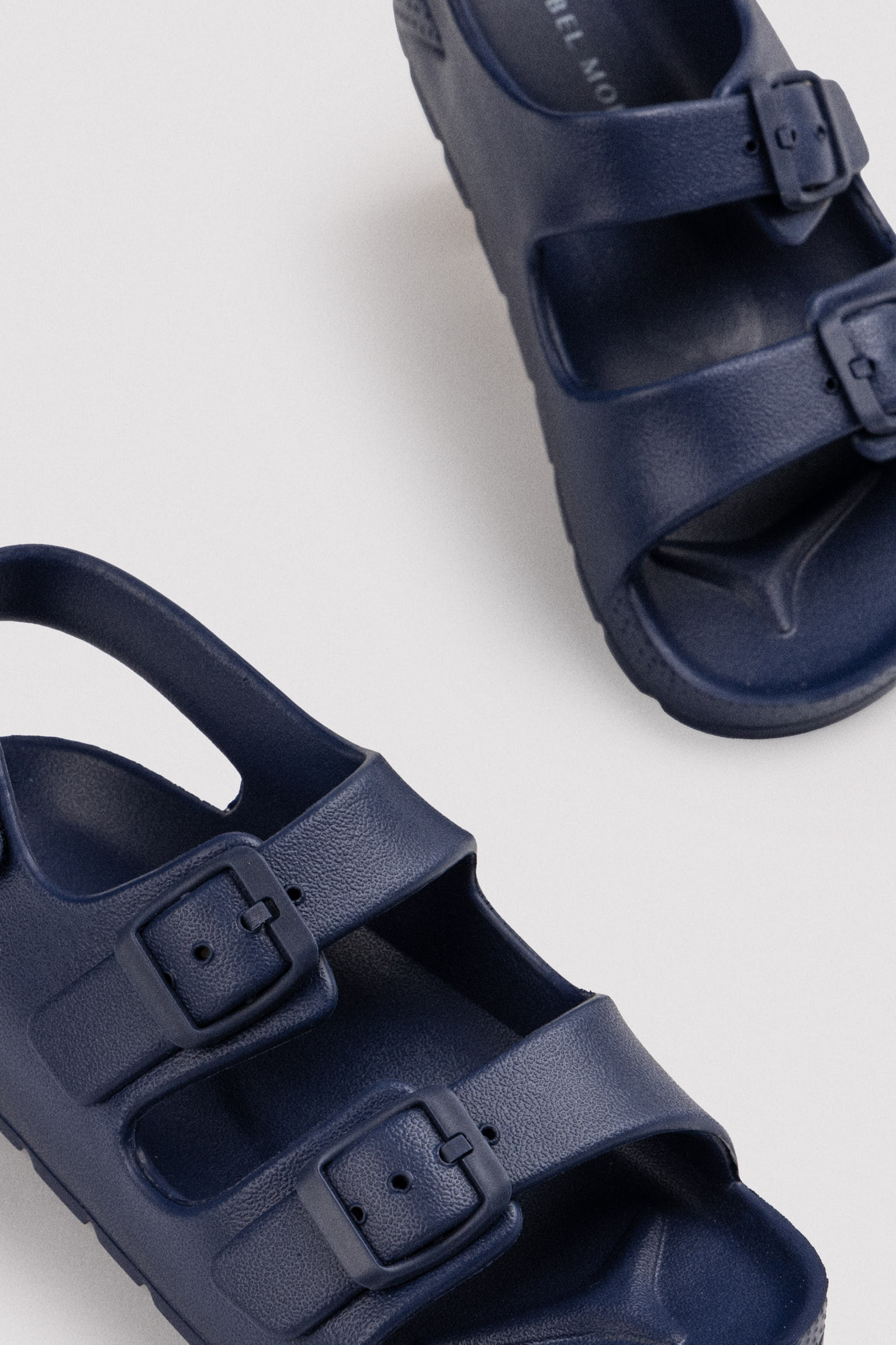 Children's flip-flops with adjustable buckles and navy velcro