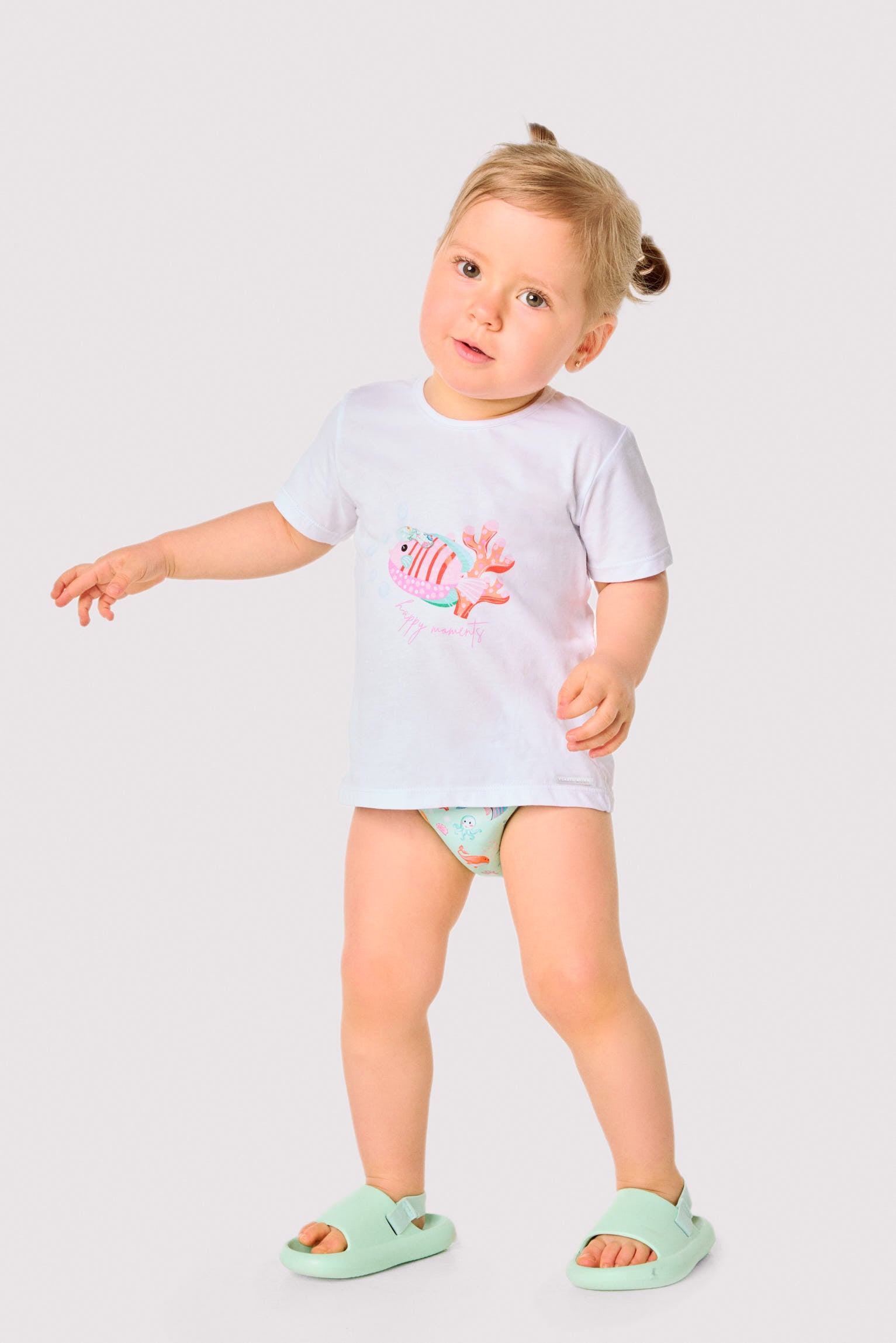 Baby set with t-shirt and bloomers featuring a marine animal print
