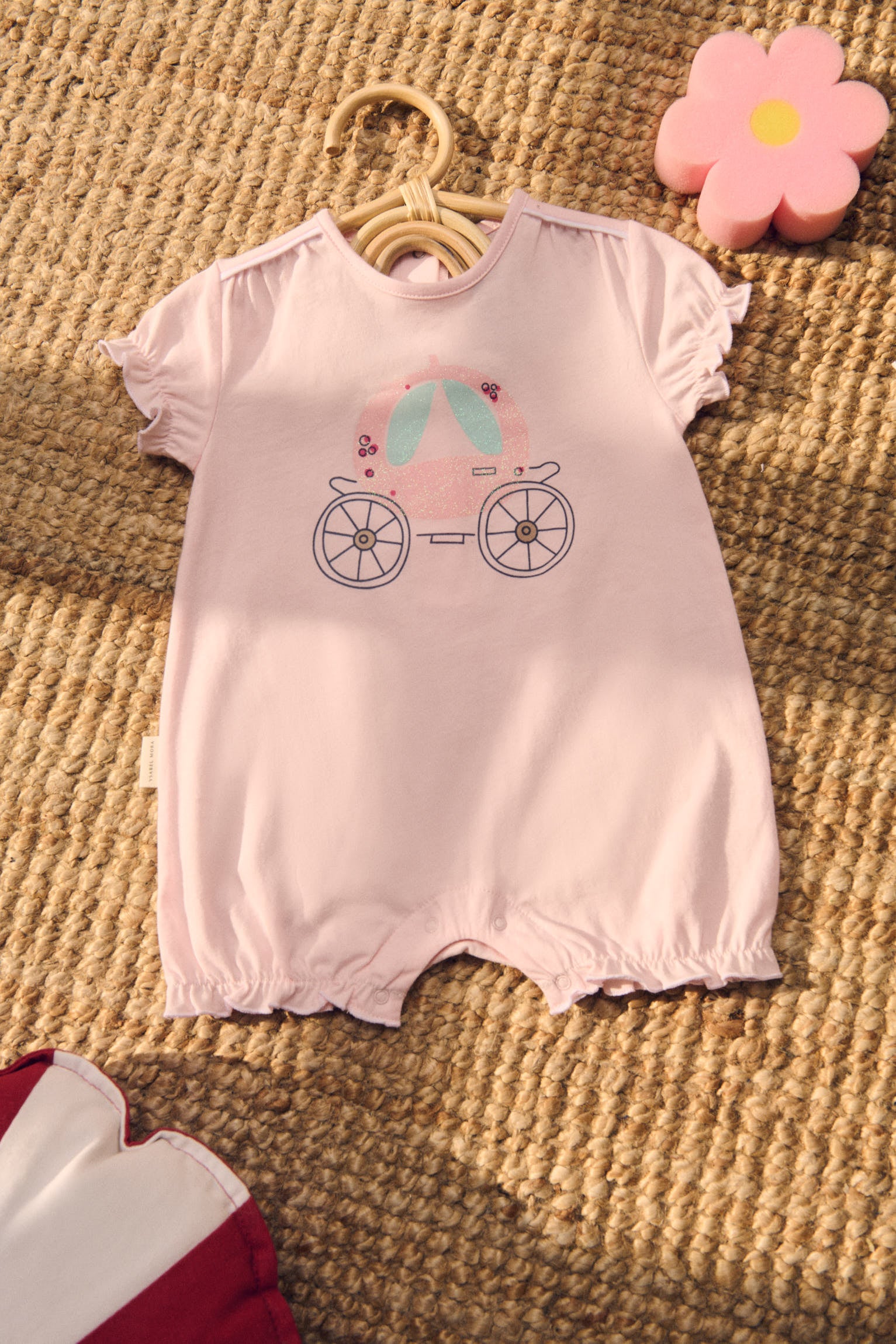 Baby romper with short sleeves and carriage