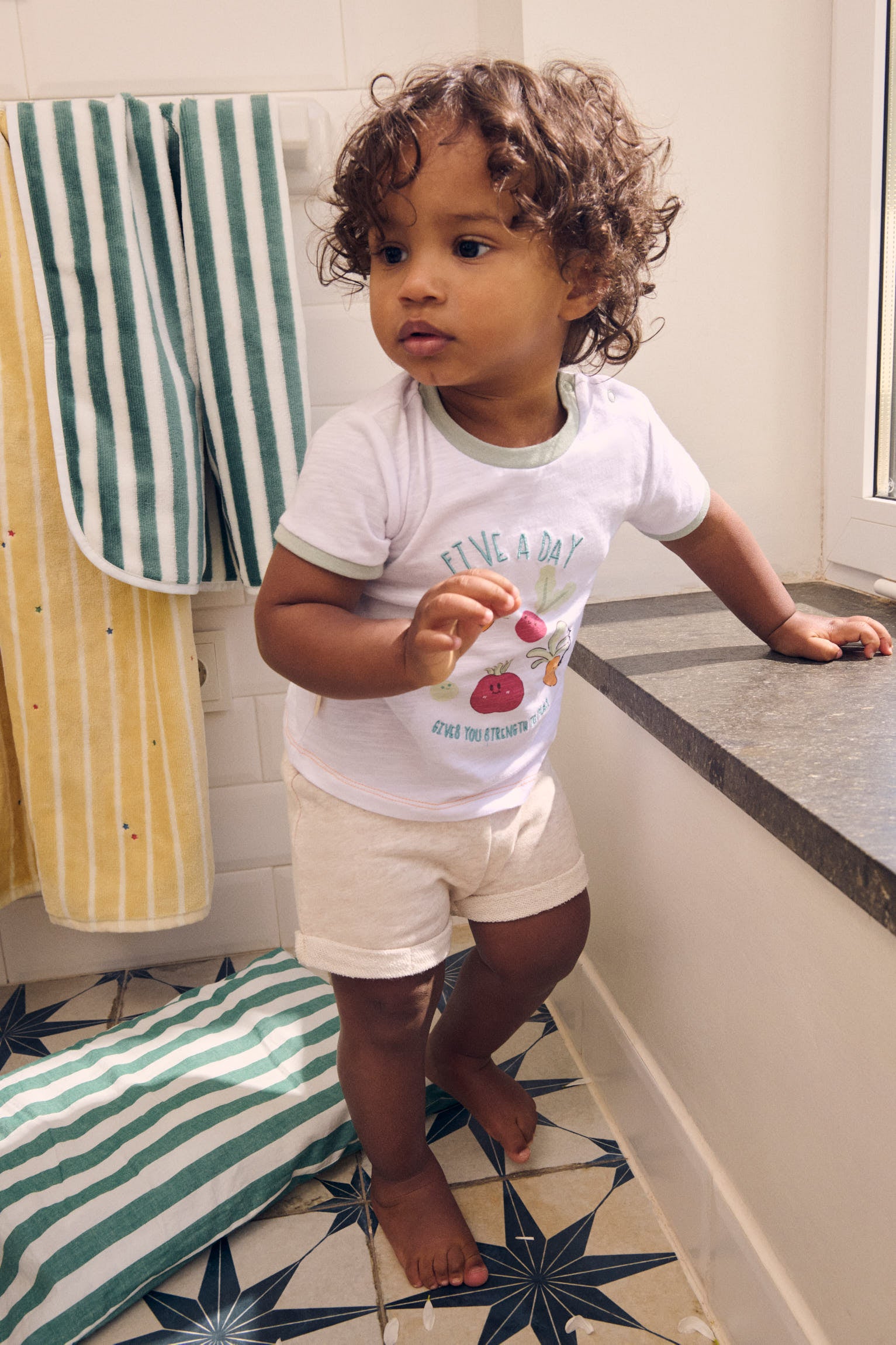 Baby summer outfit: t-shirt and shorts