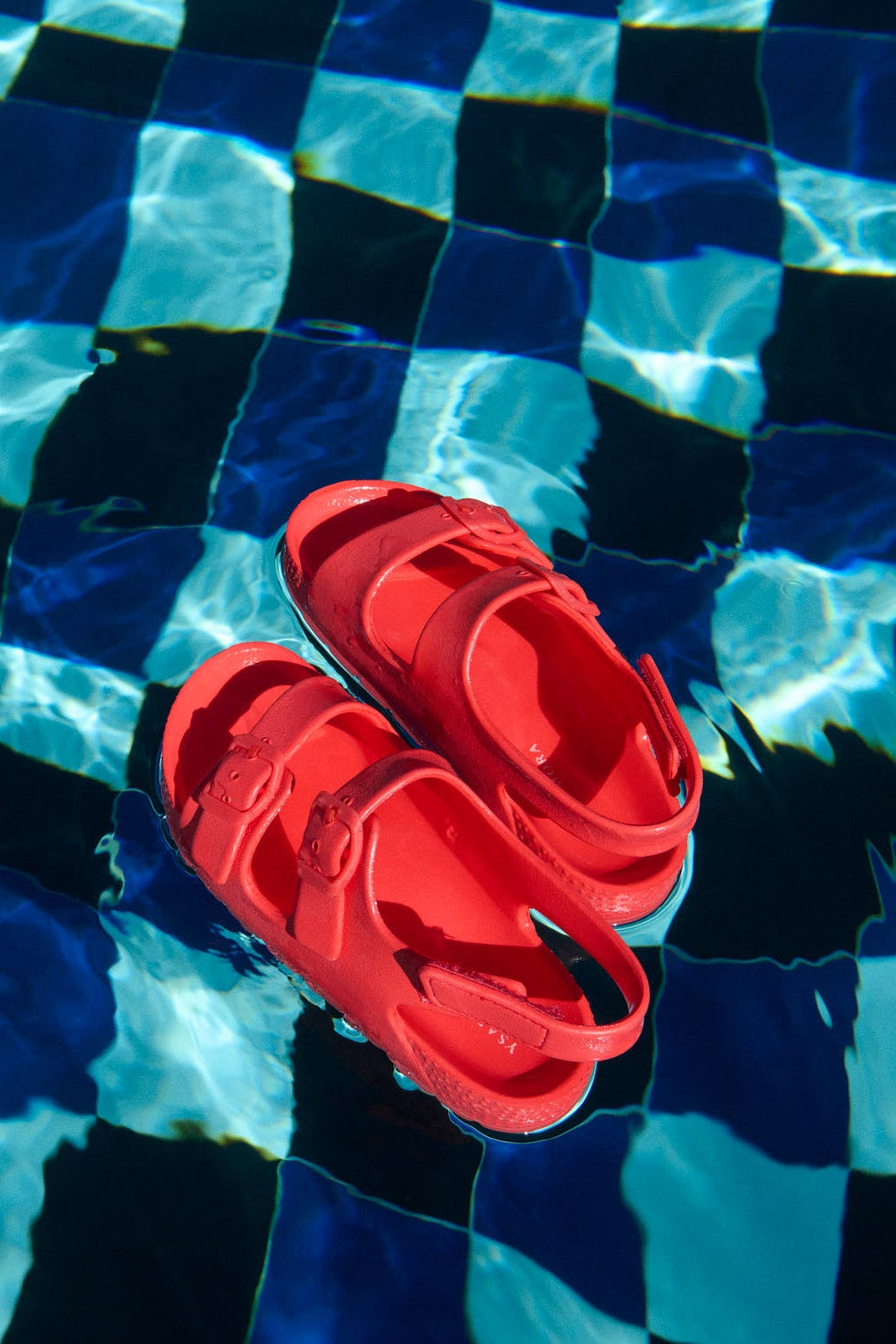 Children's flip-flops with adjustable buckles and red velcro