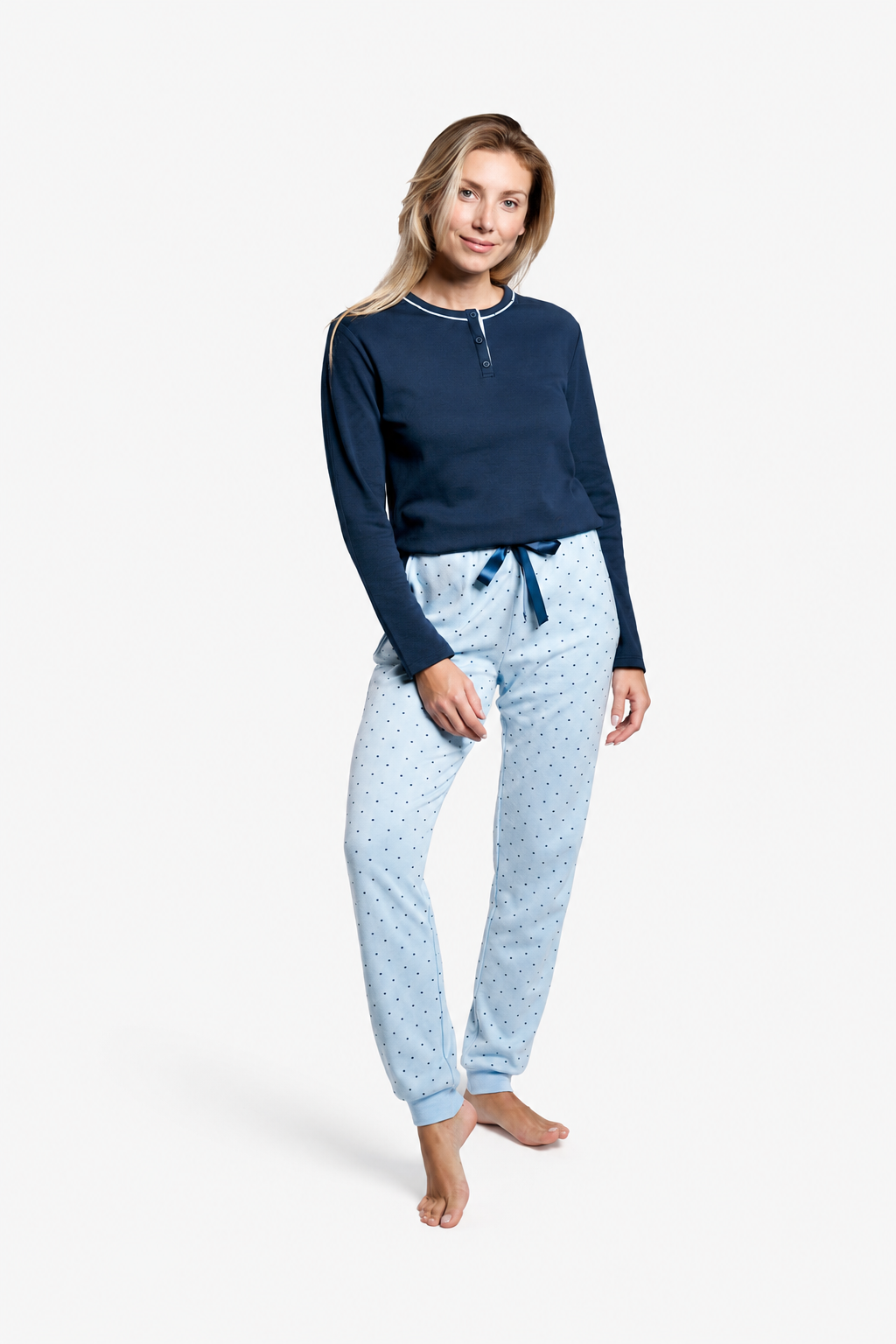 Women's brushed long pyjamas with blue polka-dot print